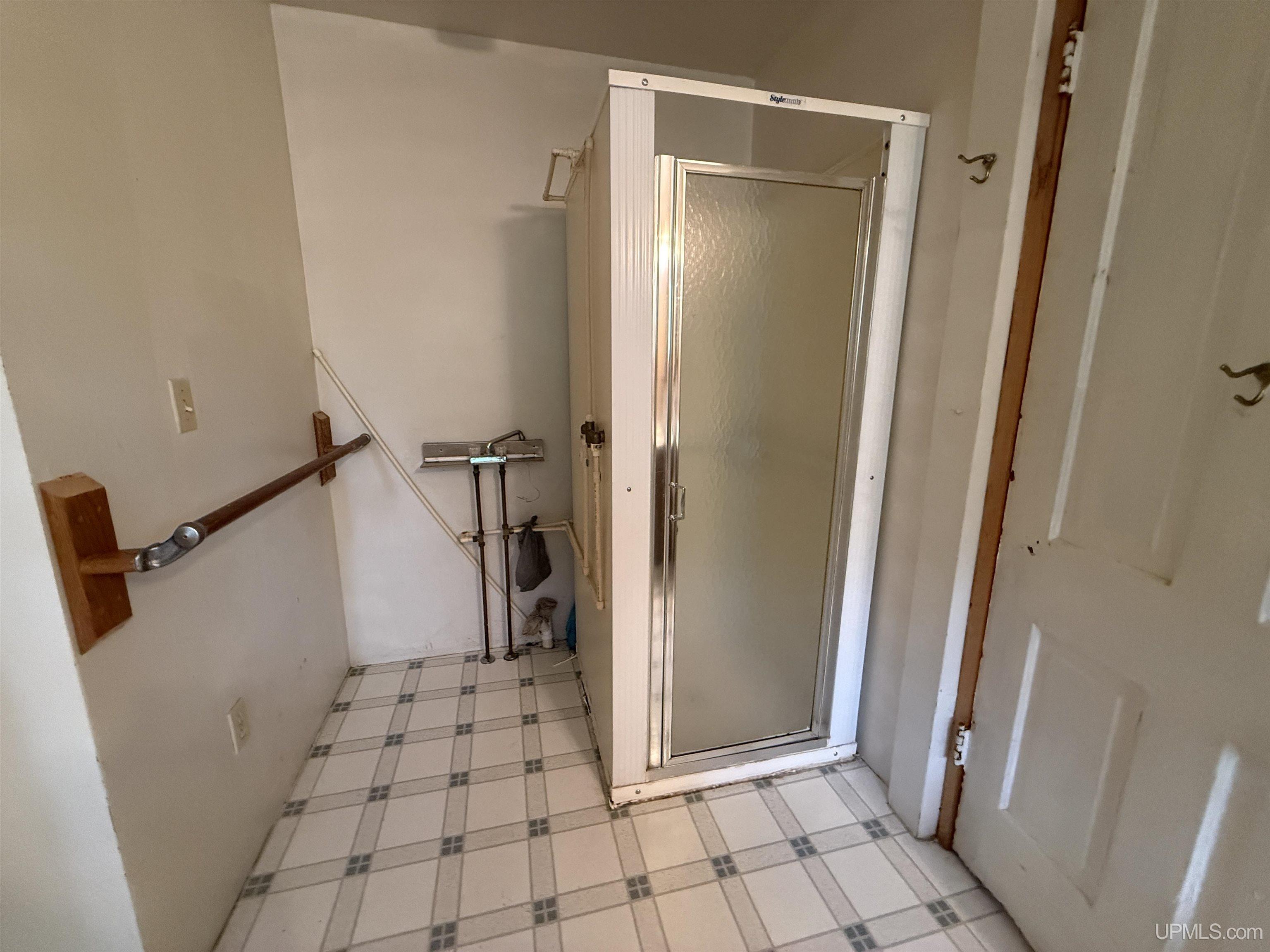 609 Sutherland Street Property Photo 12