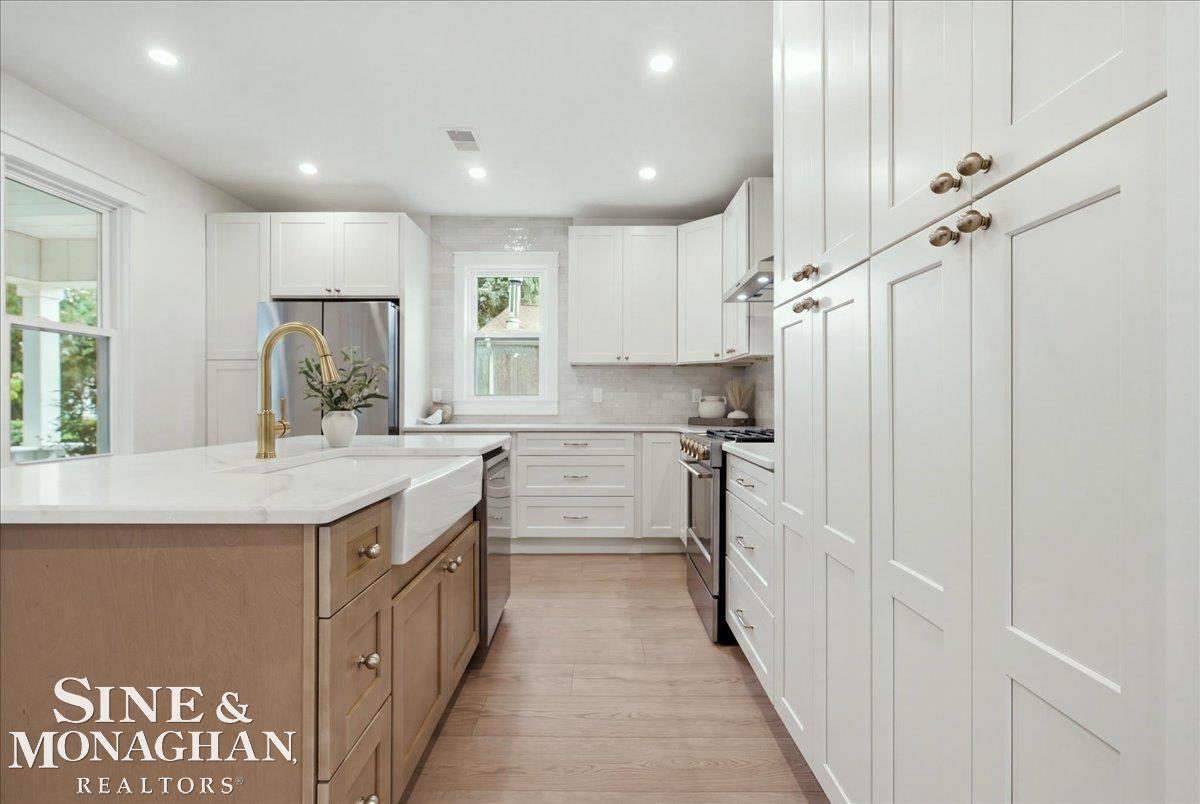 1015 Cass Street Property Photo 3