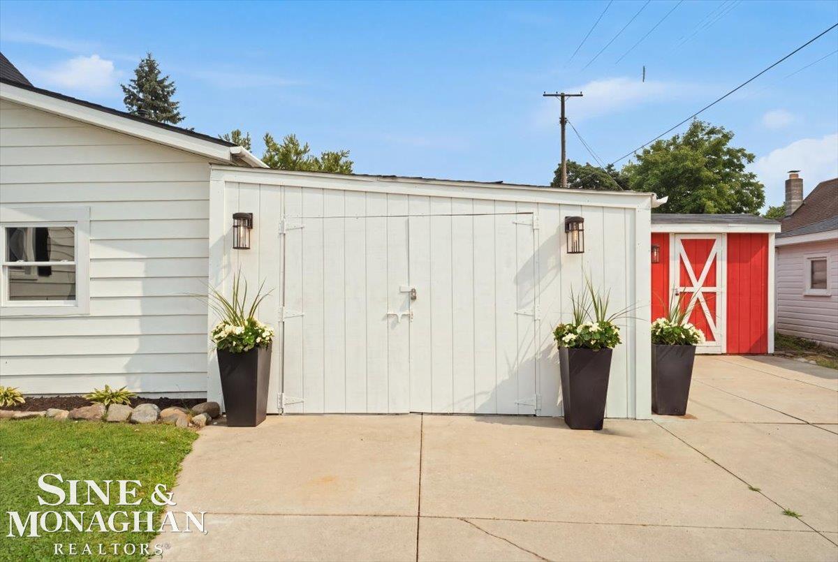 1015 Cass Street Property Photo 35