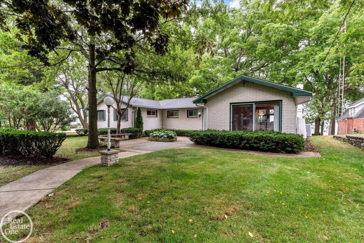 8178 Lakeshore Road Property Photo 1