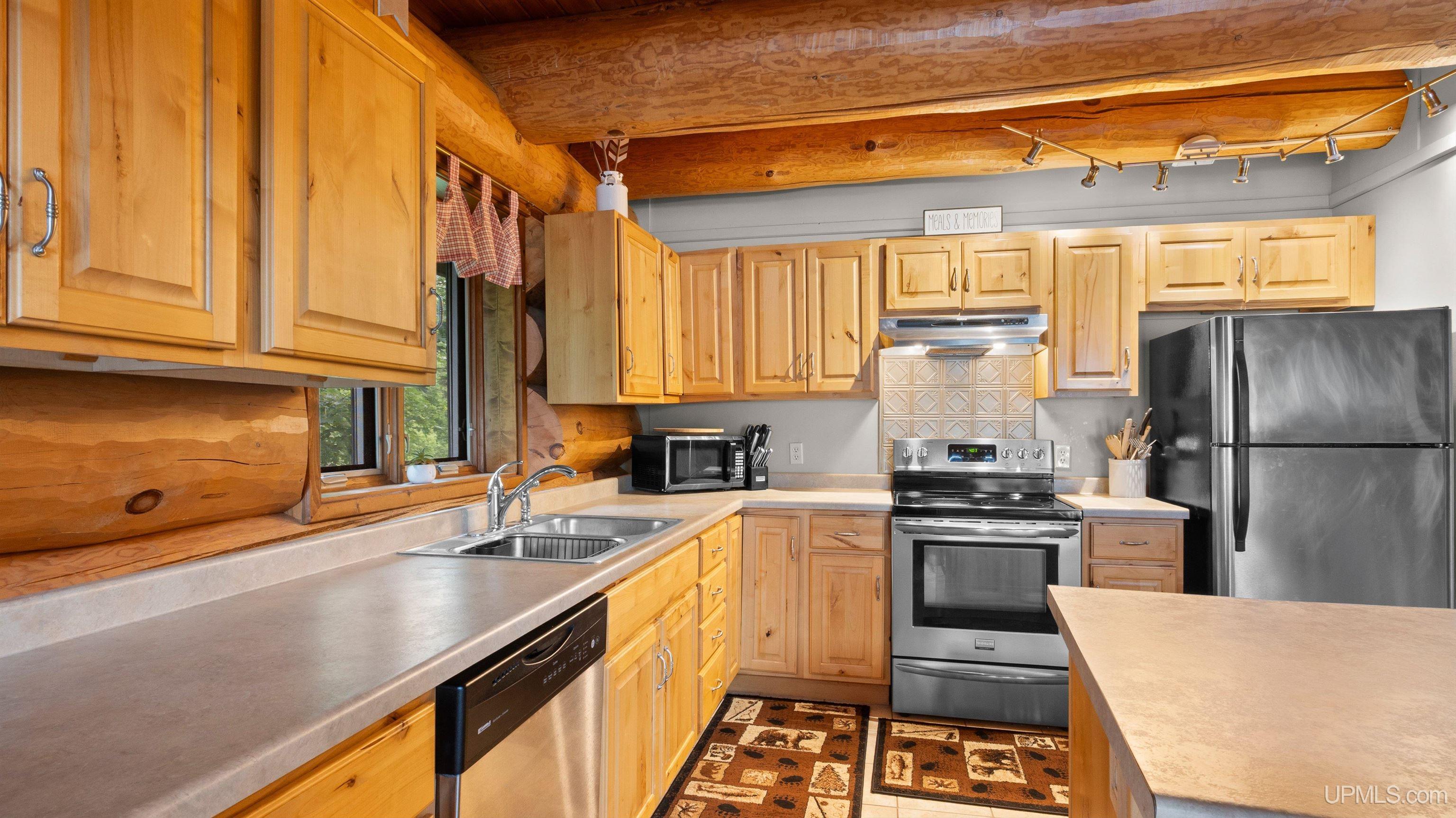 1072 M35 Highway Property Photo 3