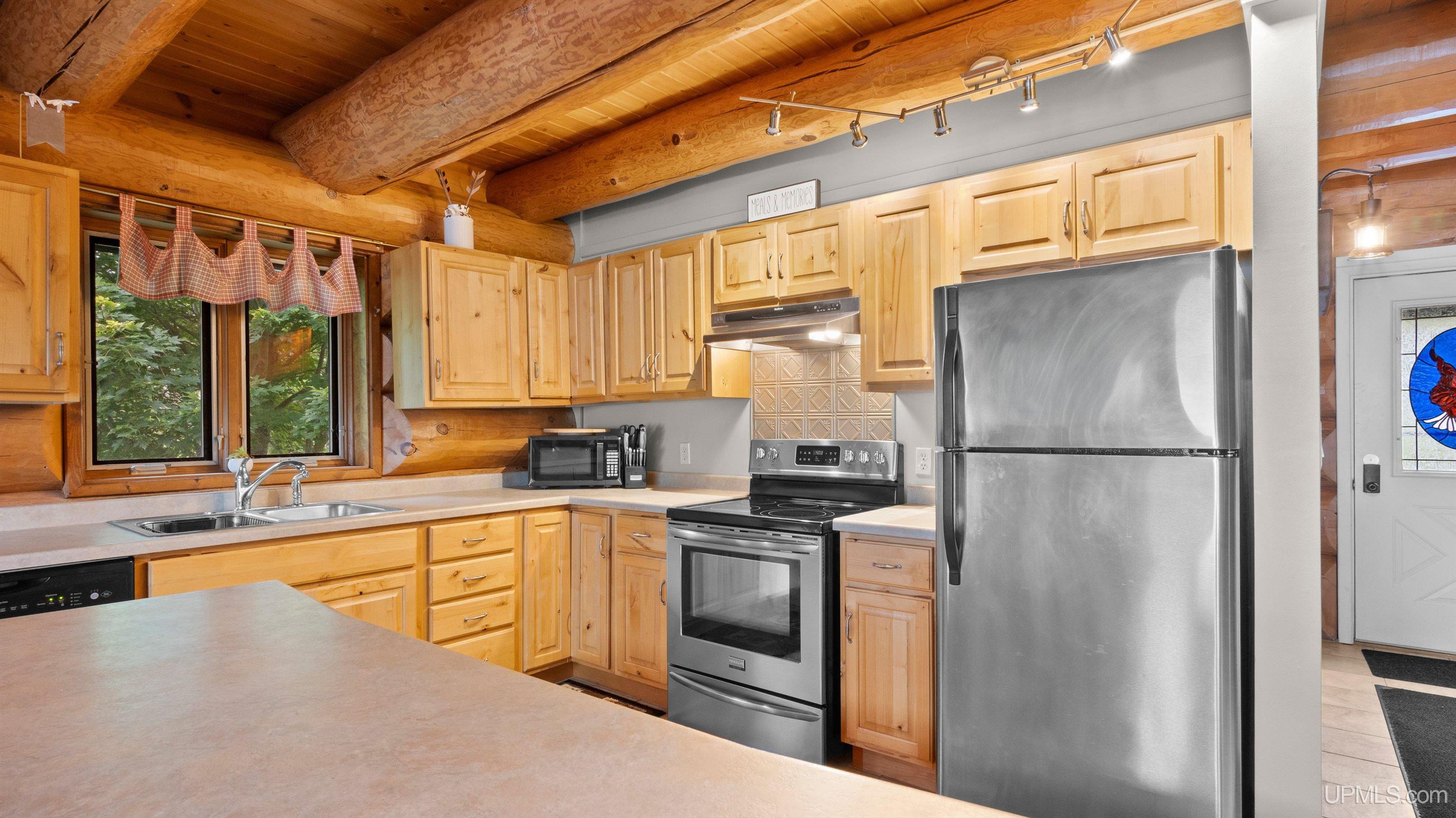 1072 M35 Highway Property Photo 4