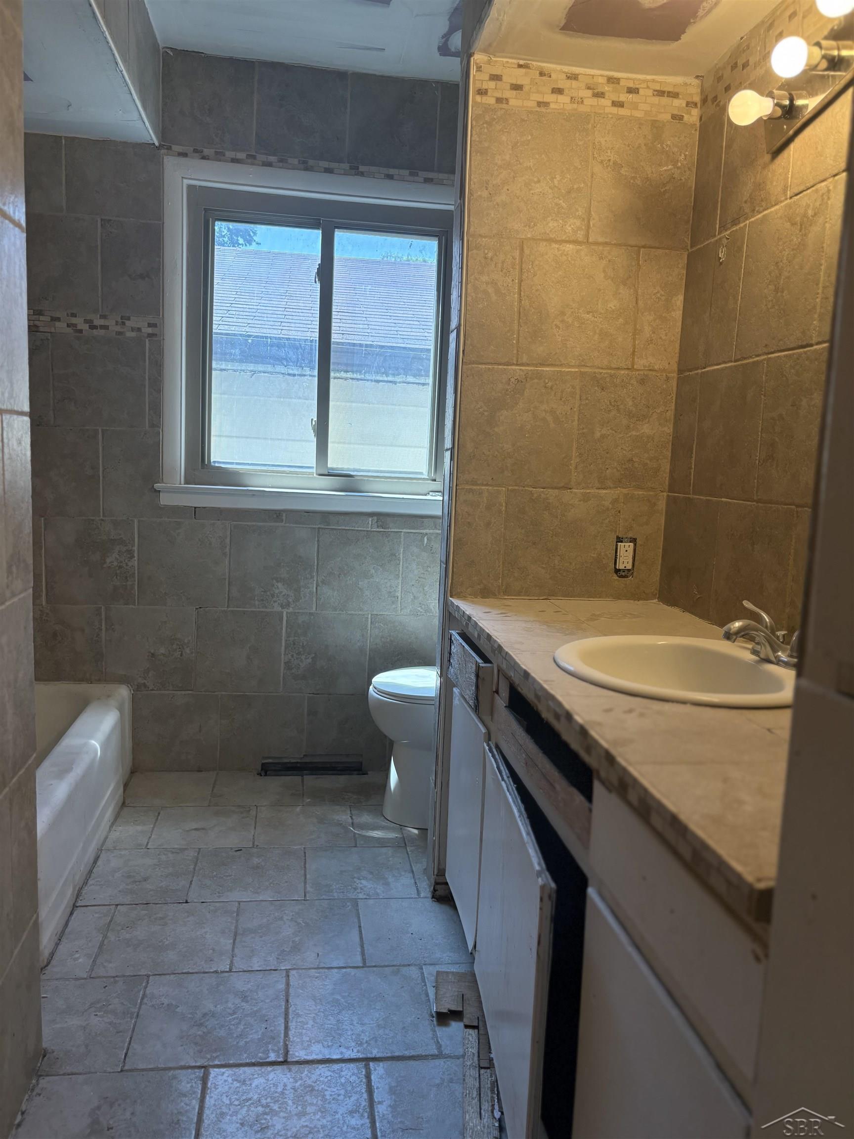4672 N Gregory Street Property Photo 5