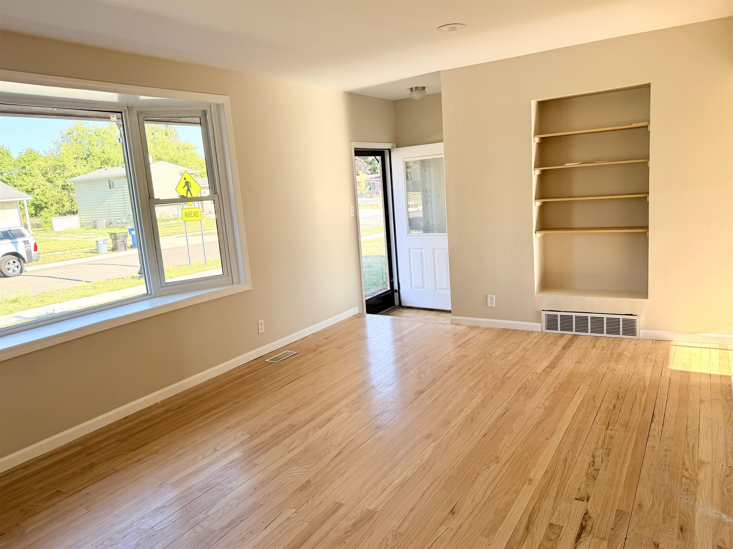 5368 Durwood Drive Property Photo 7