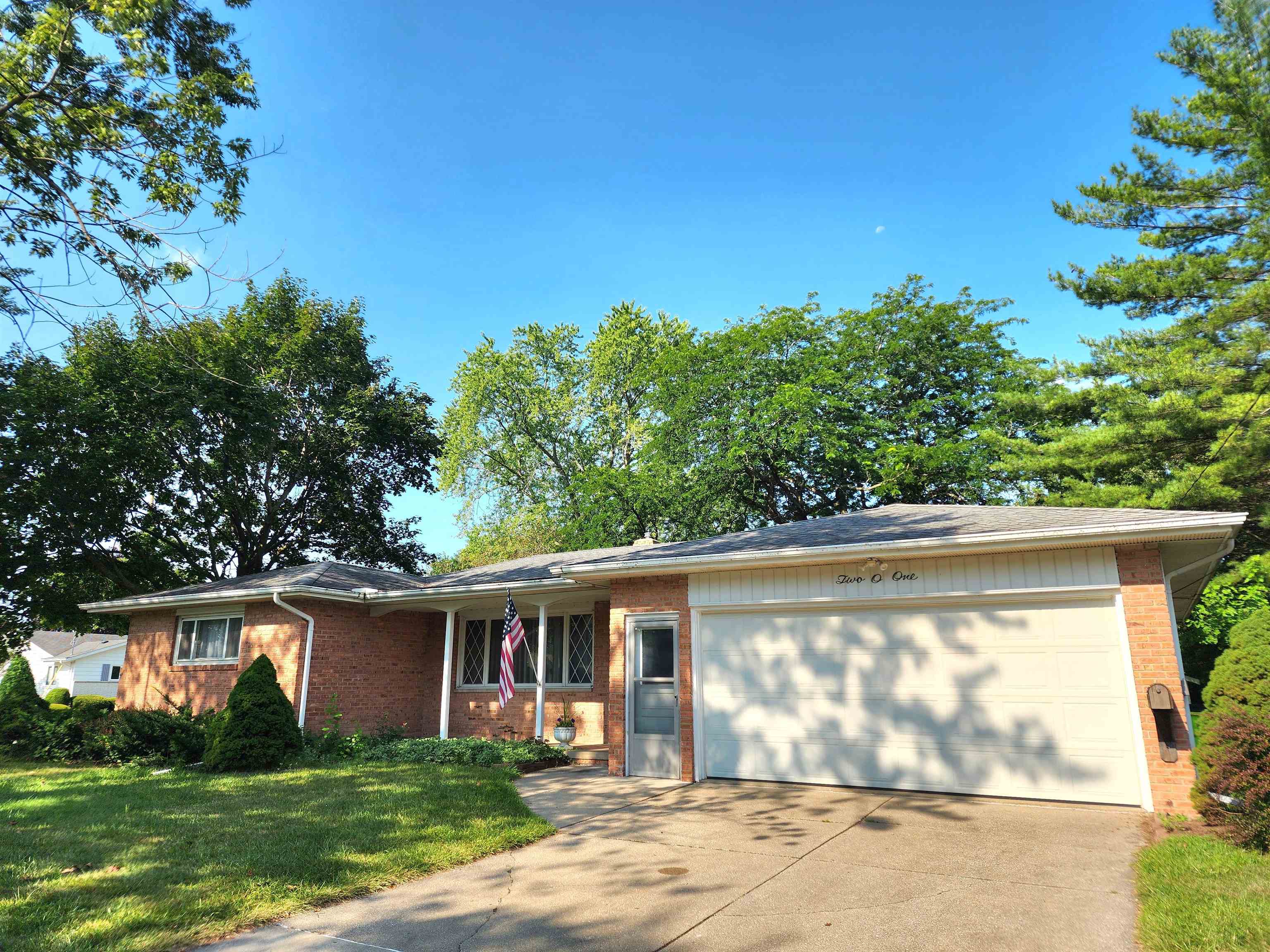 201 Shady Lane Property Photo 1