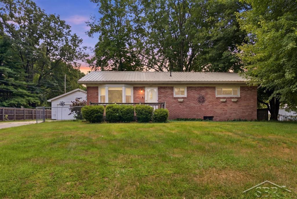 1072 E Stewart Road Property Photo 1
