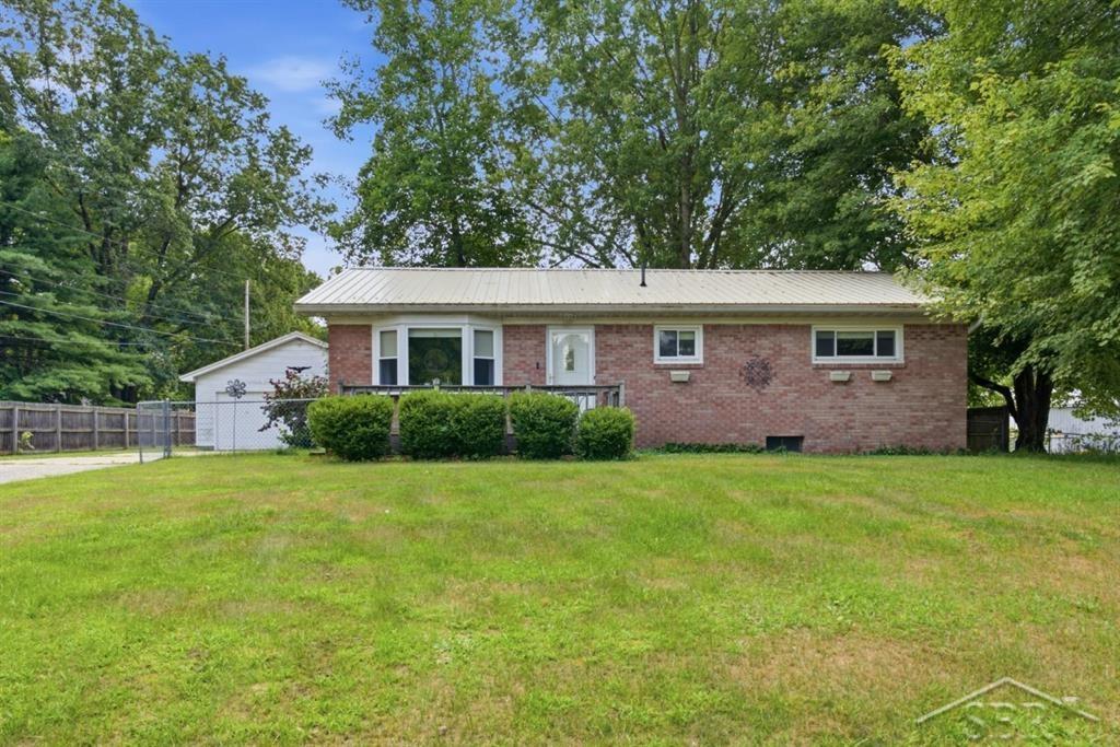 1072 E Stewart Road Property Photo 2