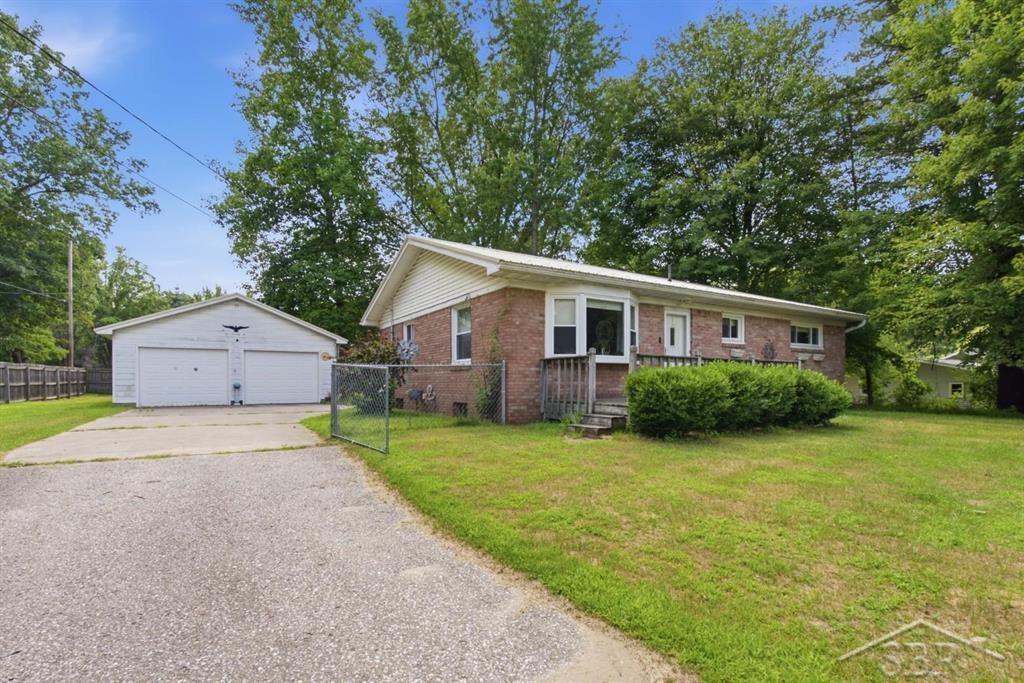 1072 E Stewart Road Property Photo 4