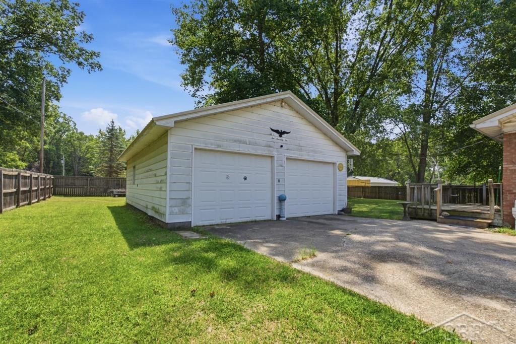 1072 E Stewart Road Property Photo 6