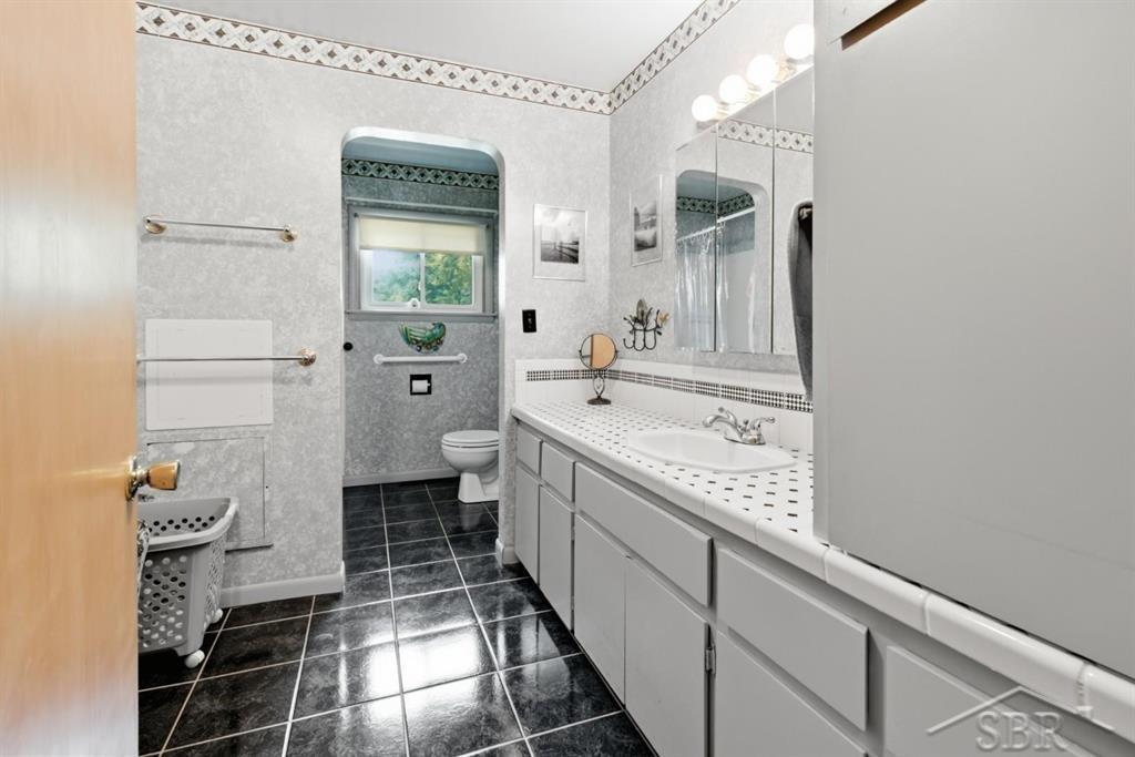 1072 E Stewart Road Property Photo 18