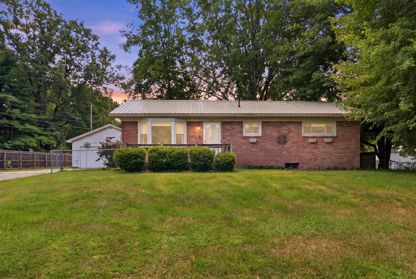 1072 E Stewart Road Property Photo 1