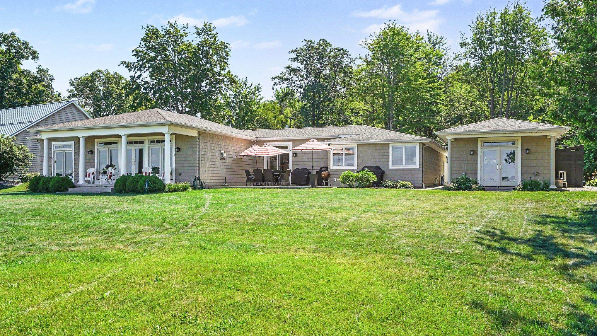 71 E Lakeshore Drive Property Photo 2