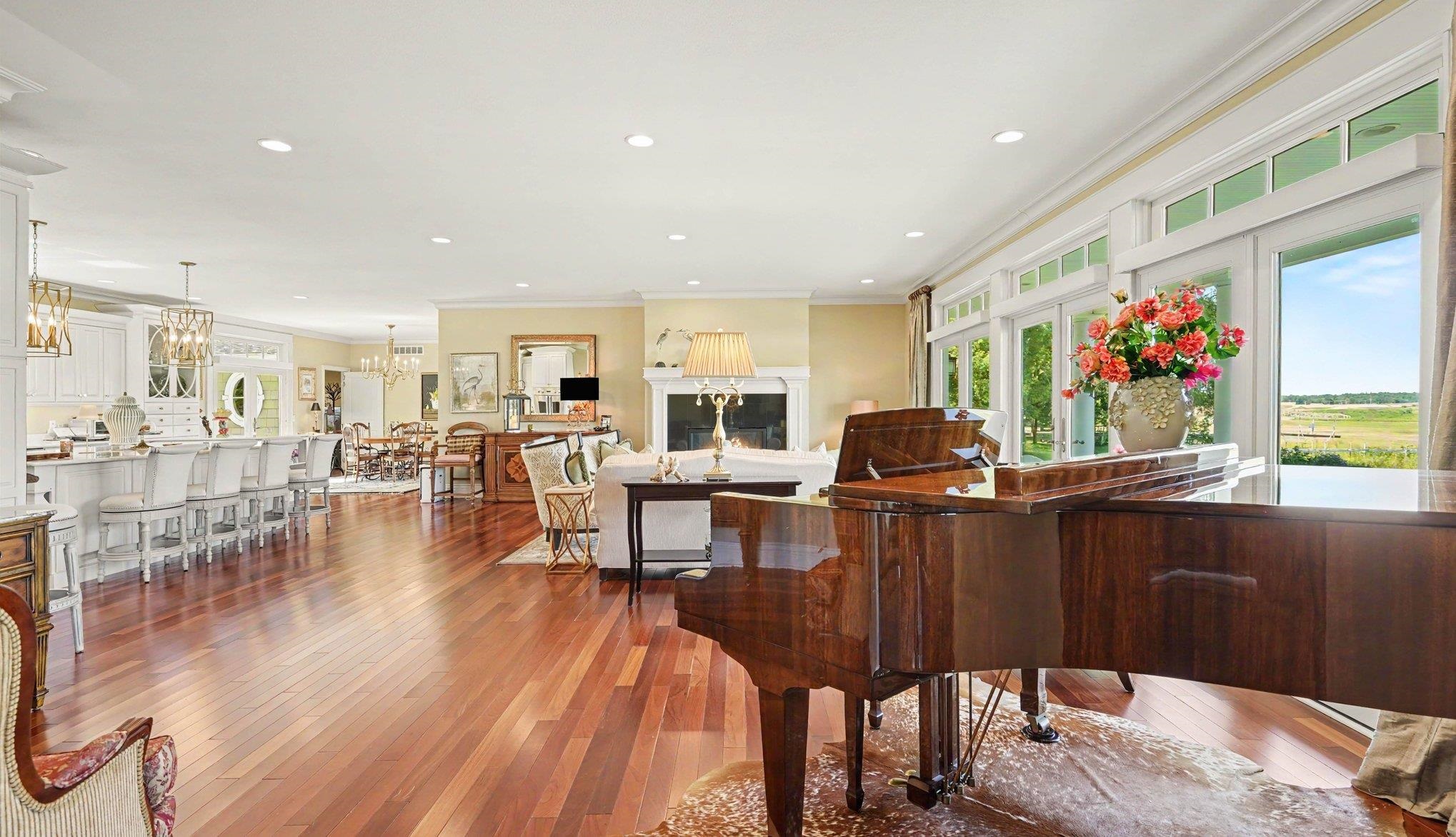 71 E Lakeshore Drive Property Photo 9