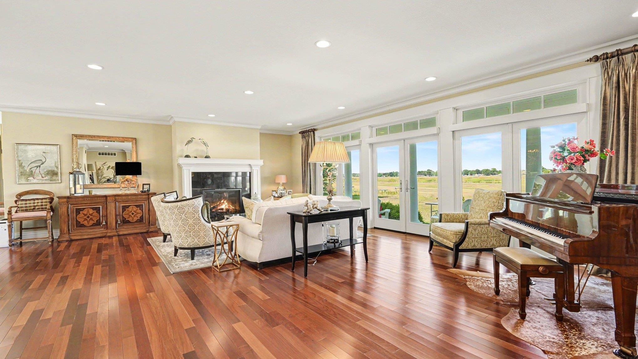 71 E Lakeshore Drive Property Photo 12