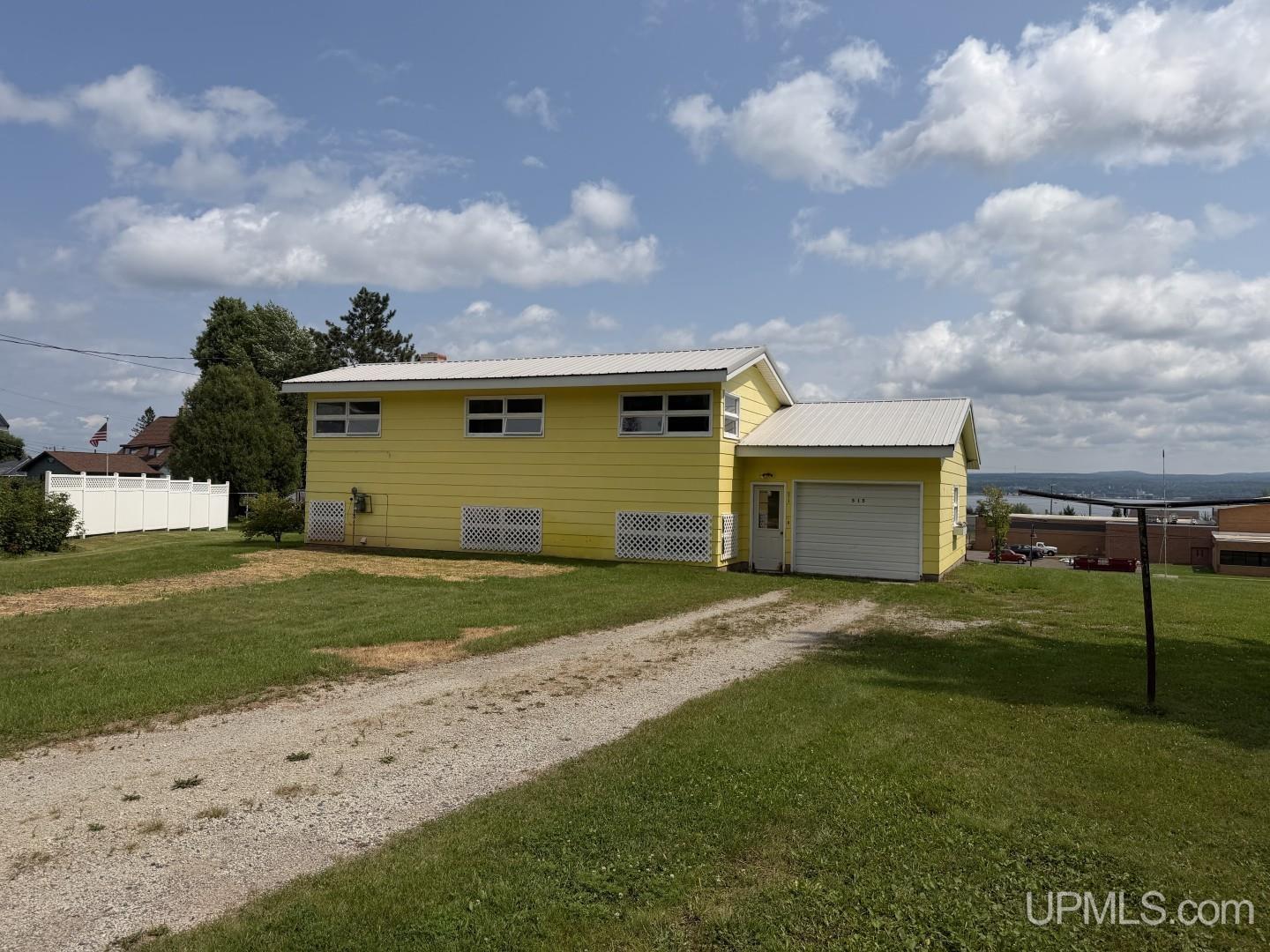 515 Bowling Avenue Property Photo 1