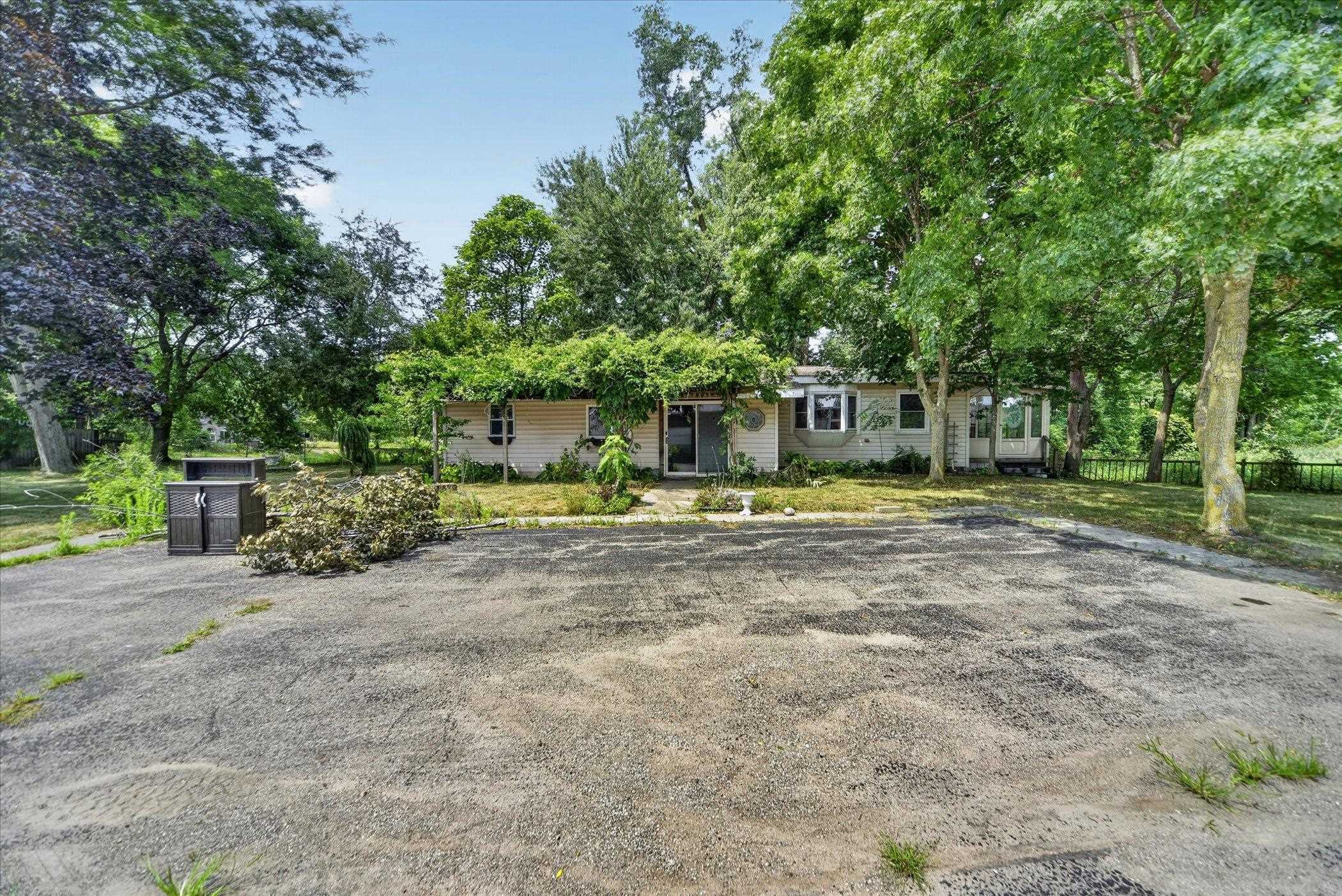 1792 E Lansing Road Property Photo 1