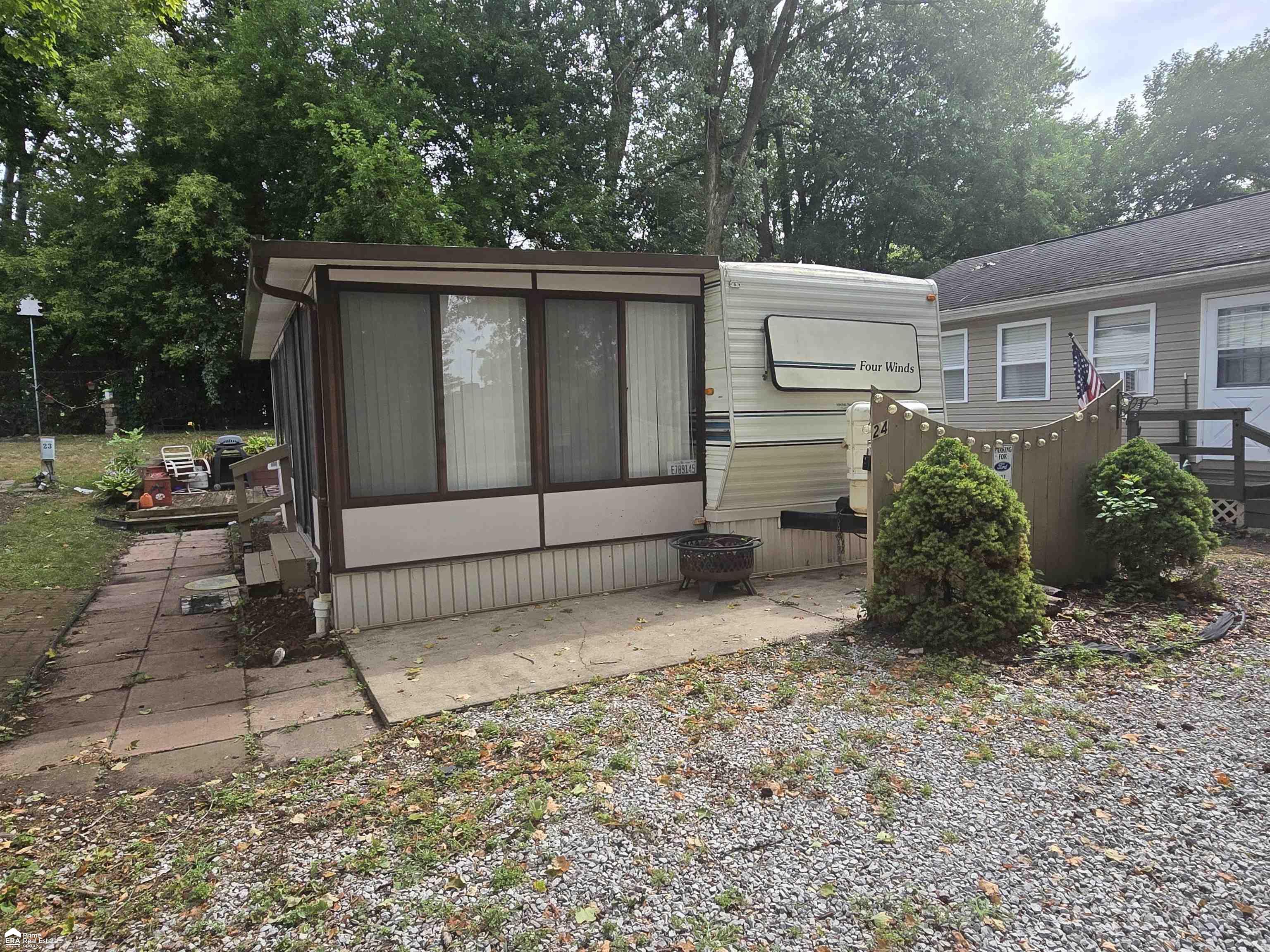 10001 E Goodall Road Property Photo 1