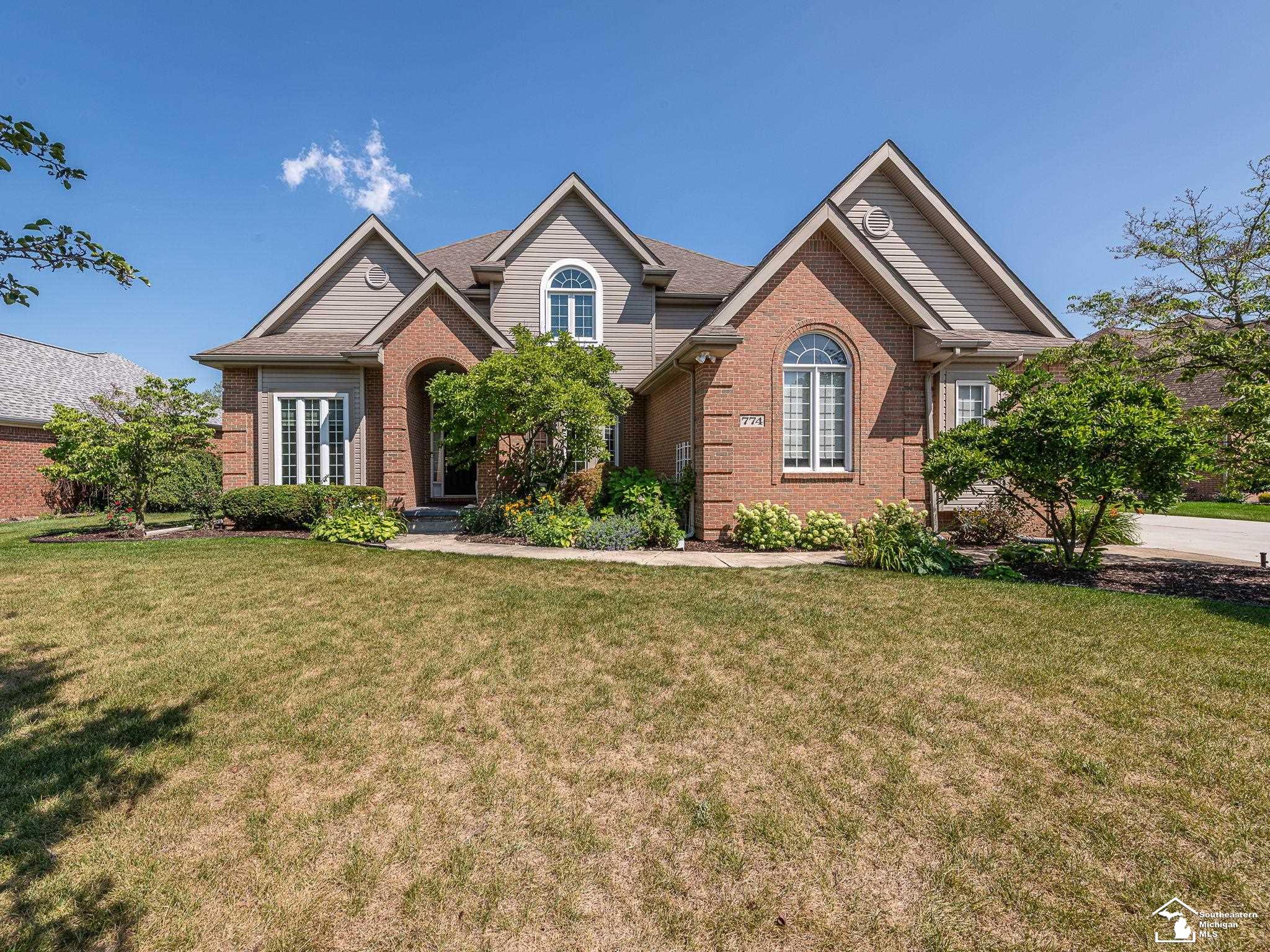 774 Windsor Court Property Photo 1