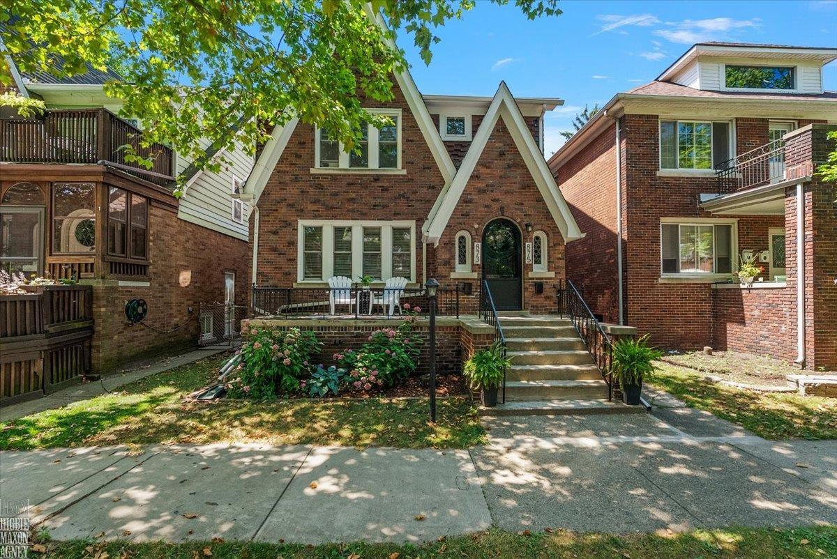 873-875 Beaconsfield Avenue Property Photo 1