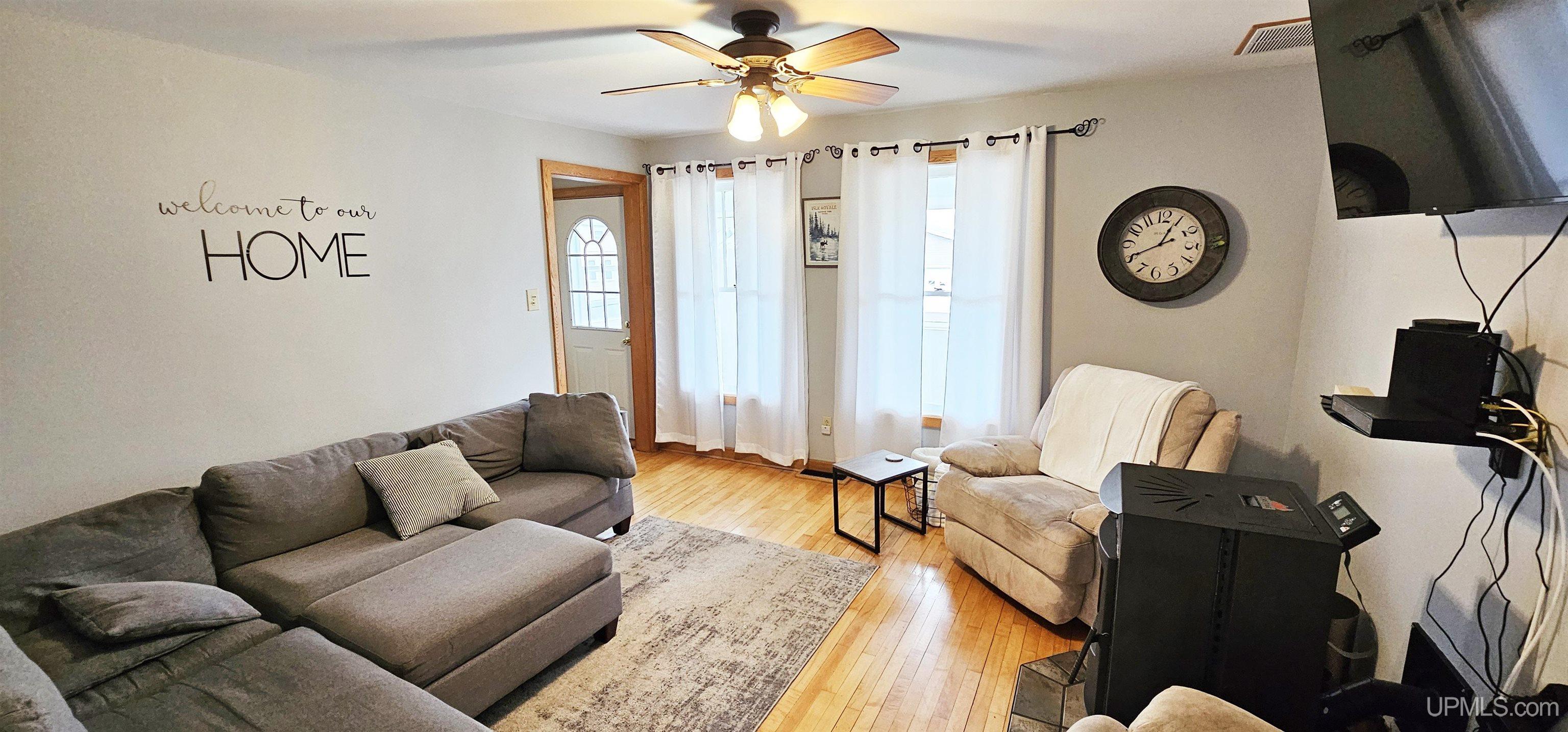 25614 Upper Street Property Photo 5