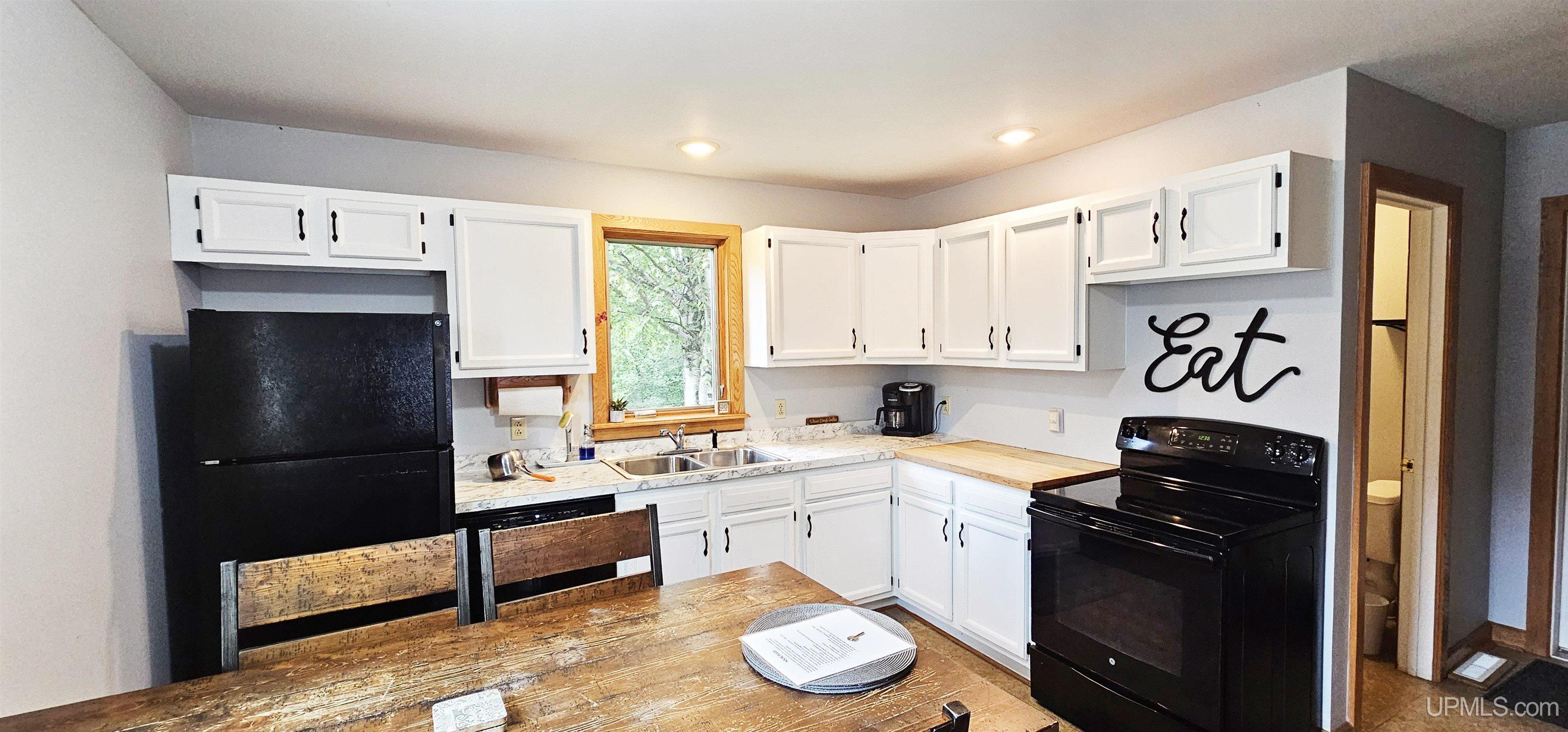 25614 Upper Street Property Photo 9