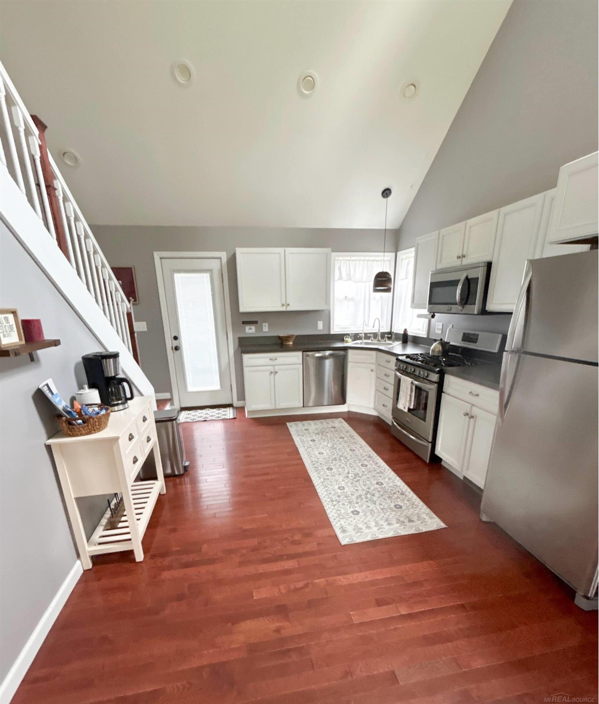 8824 North Street Property Photo 2