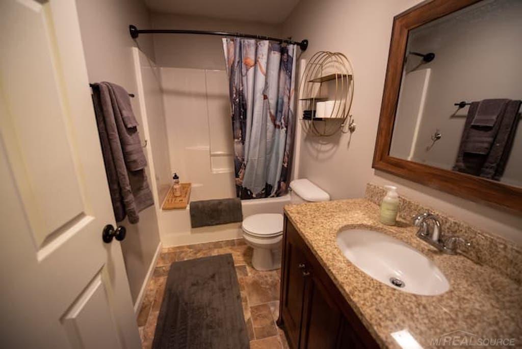 8824 North Street Property Photo 8