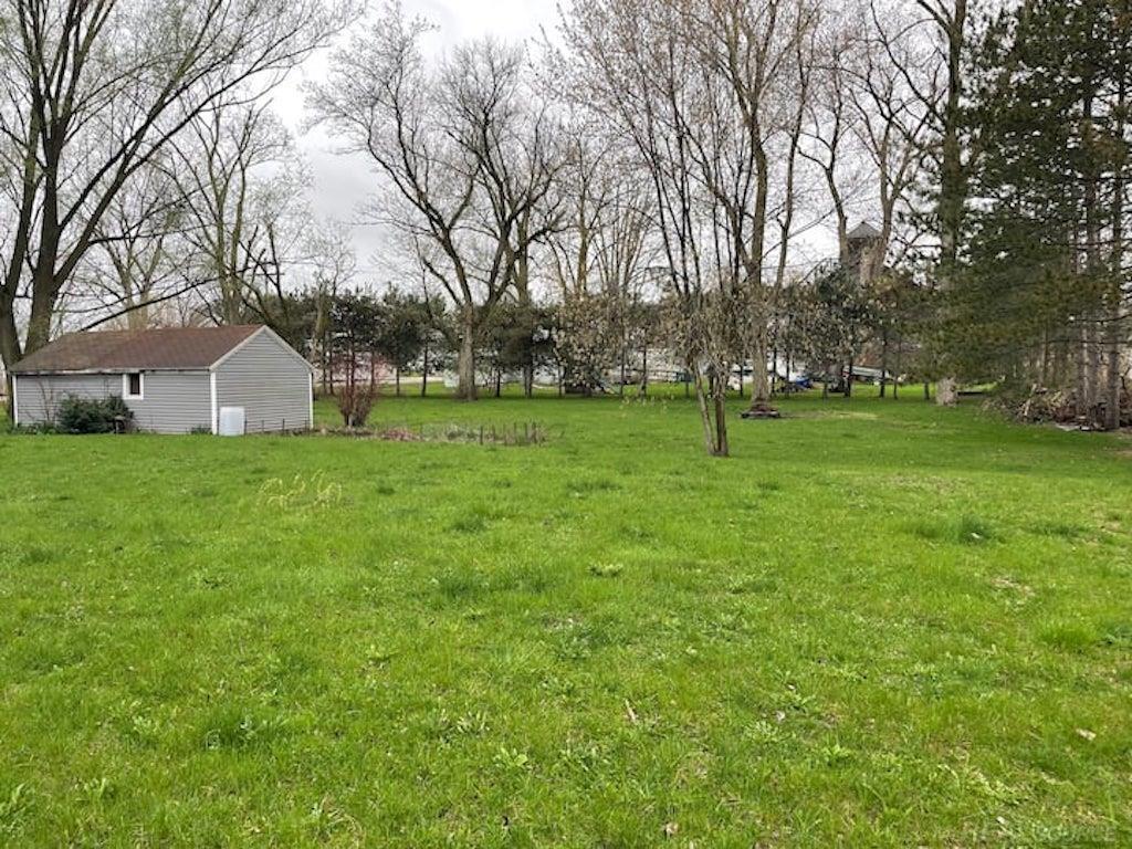 8824 North Street Property Photo 18