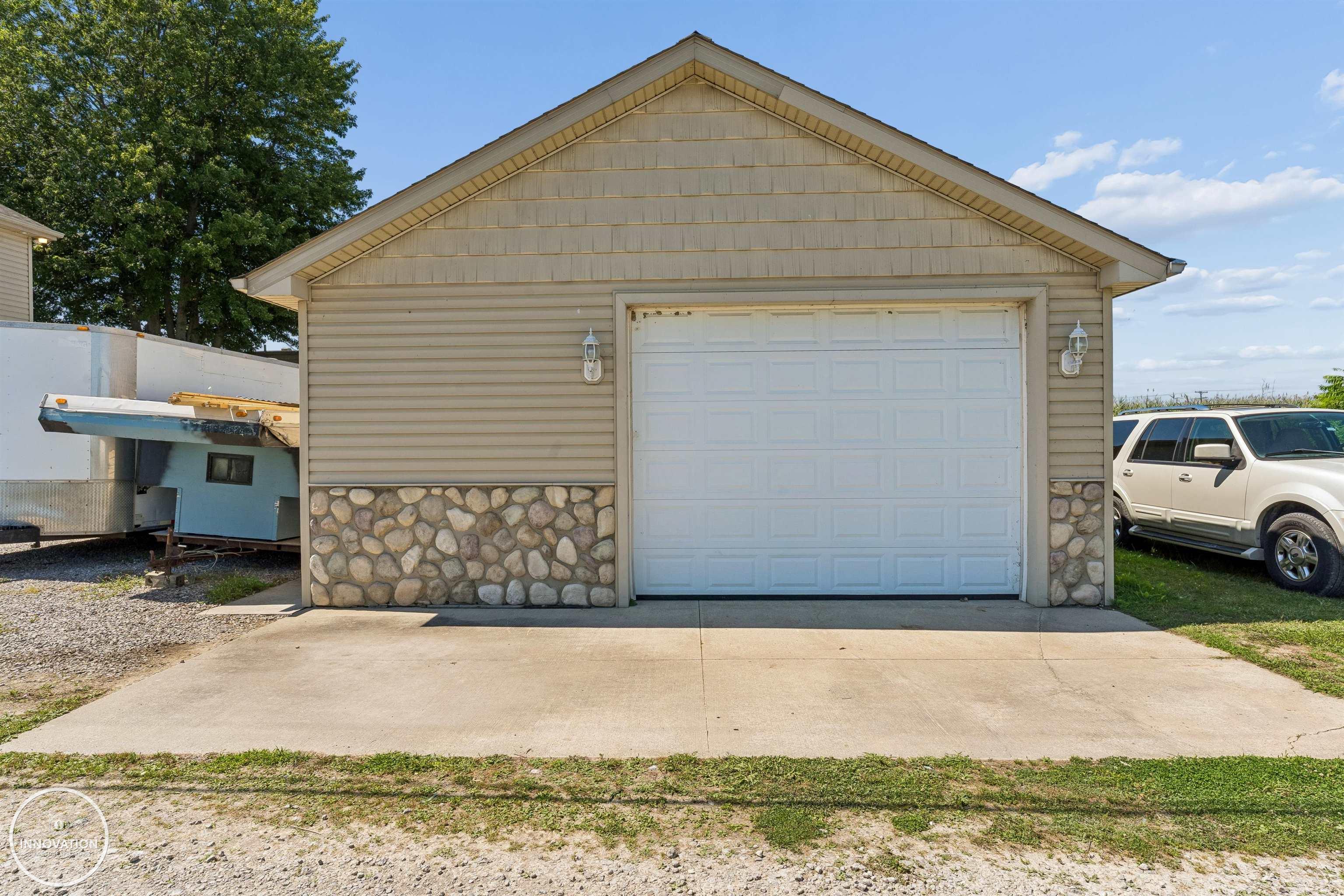 7370 Bedore Highway Property Photo 14