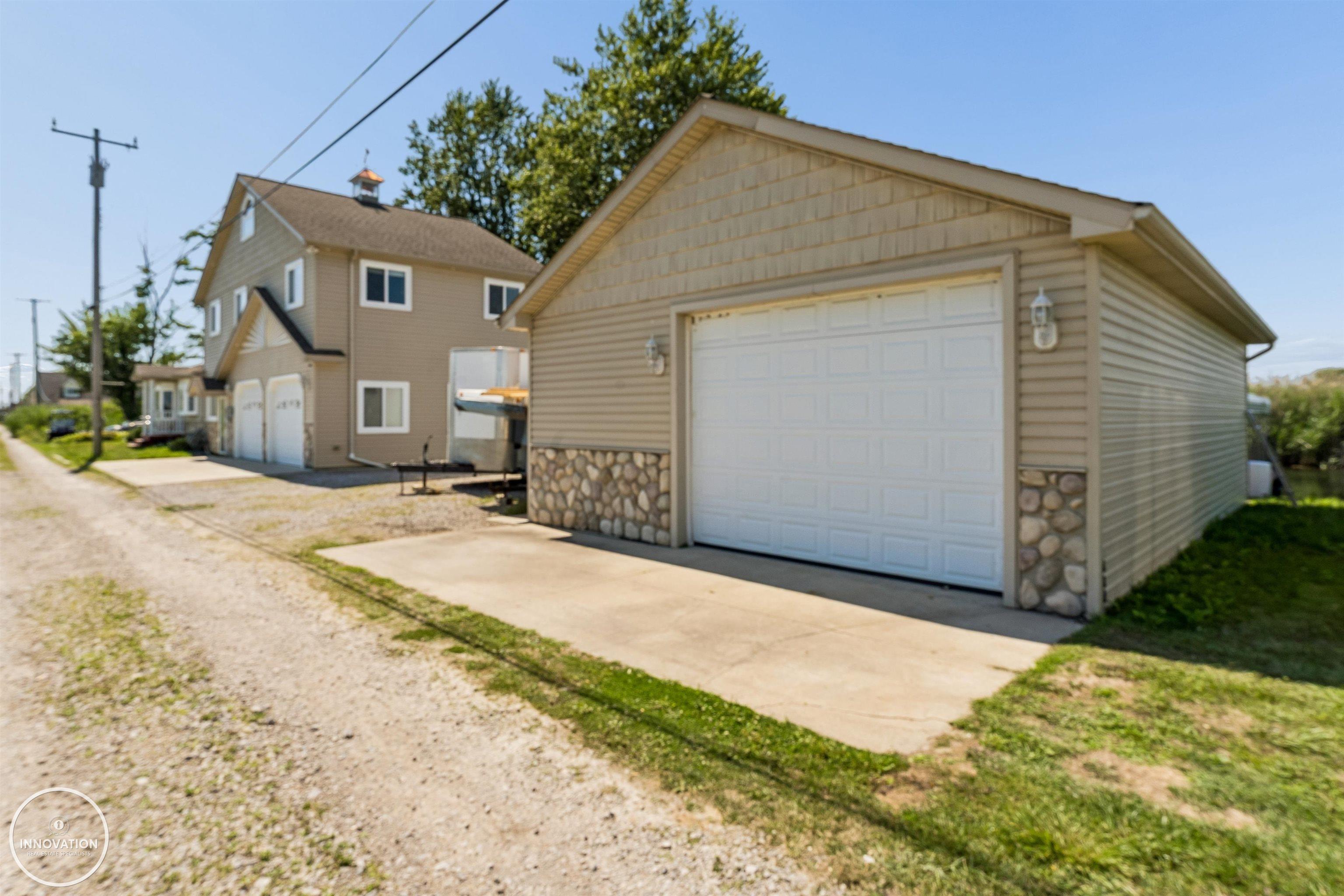 7370 Bedore Highway Property Photo 15