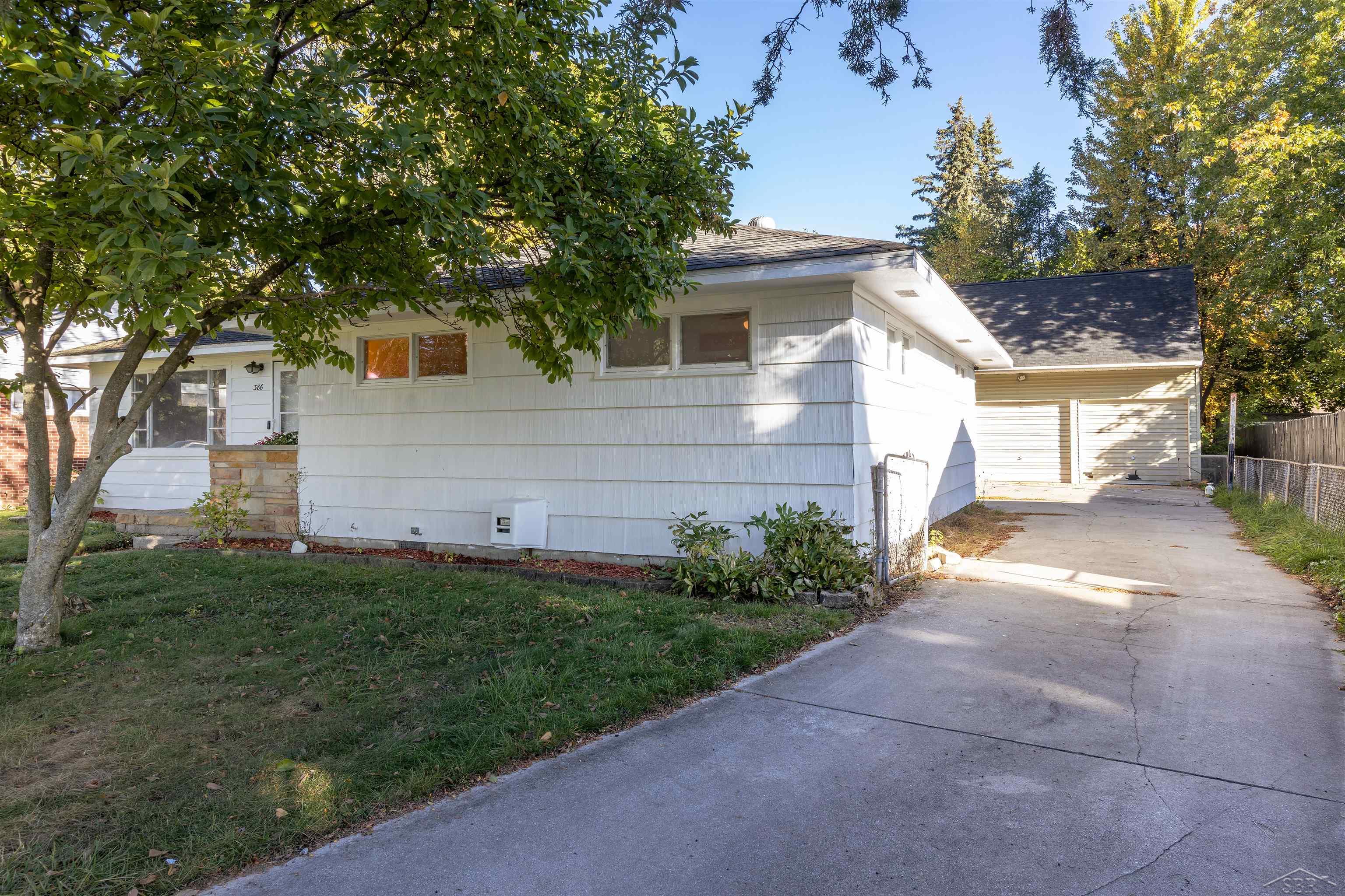 386 E Perkins Property Photo 4