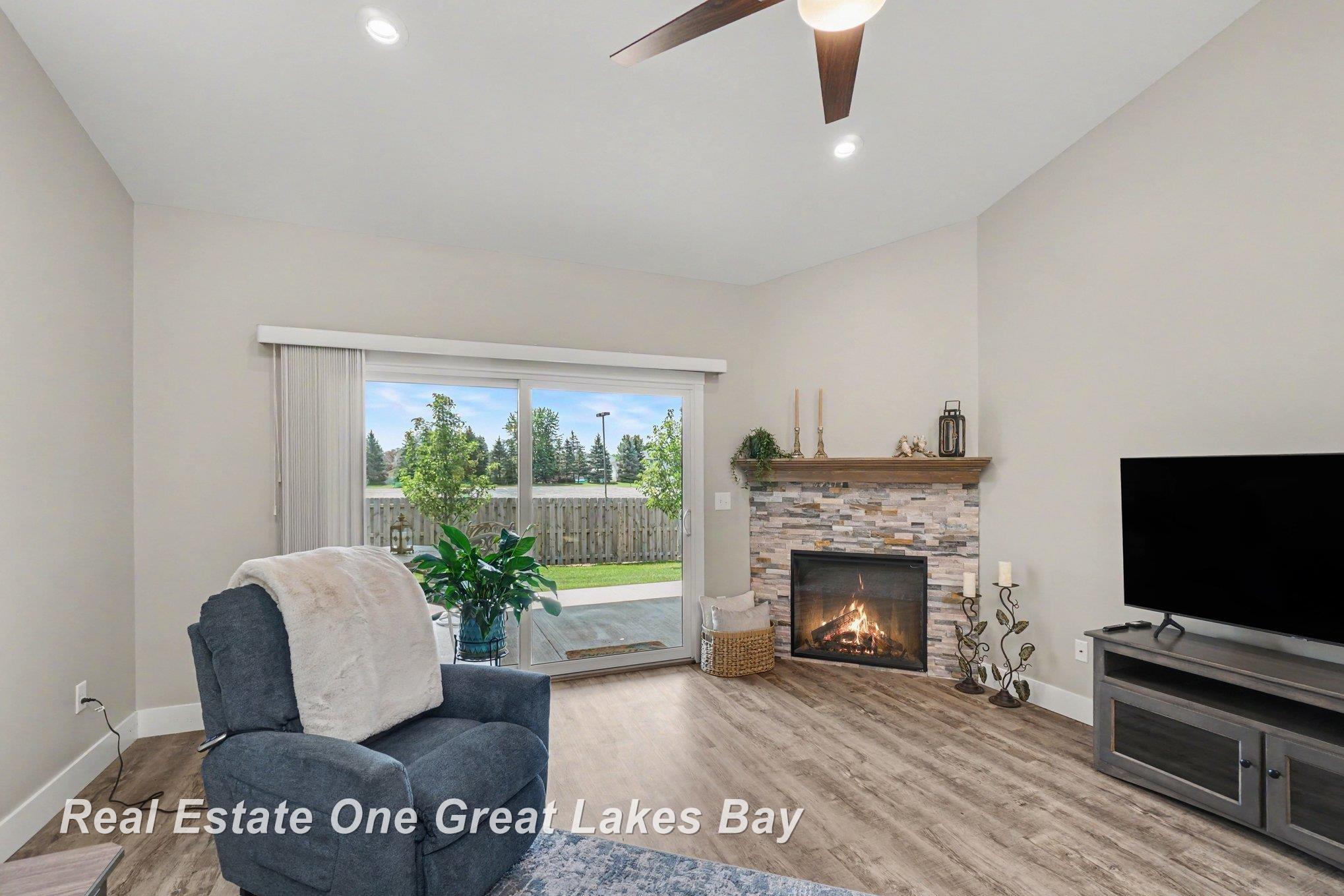 4111 Woodburn Court Property Photo 7