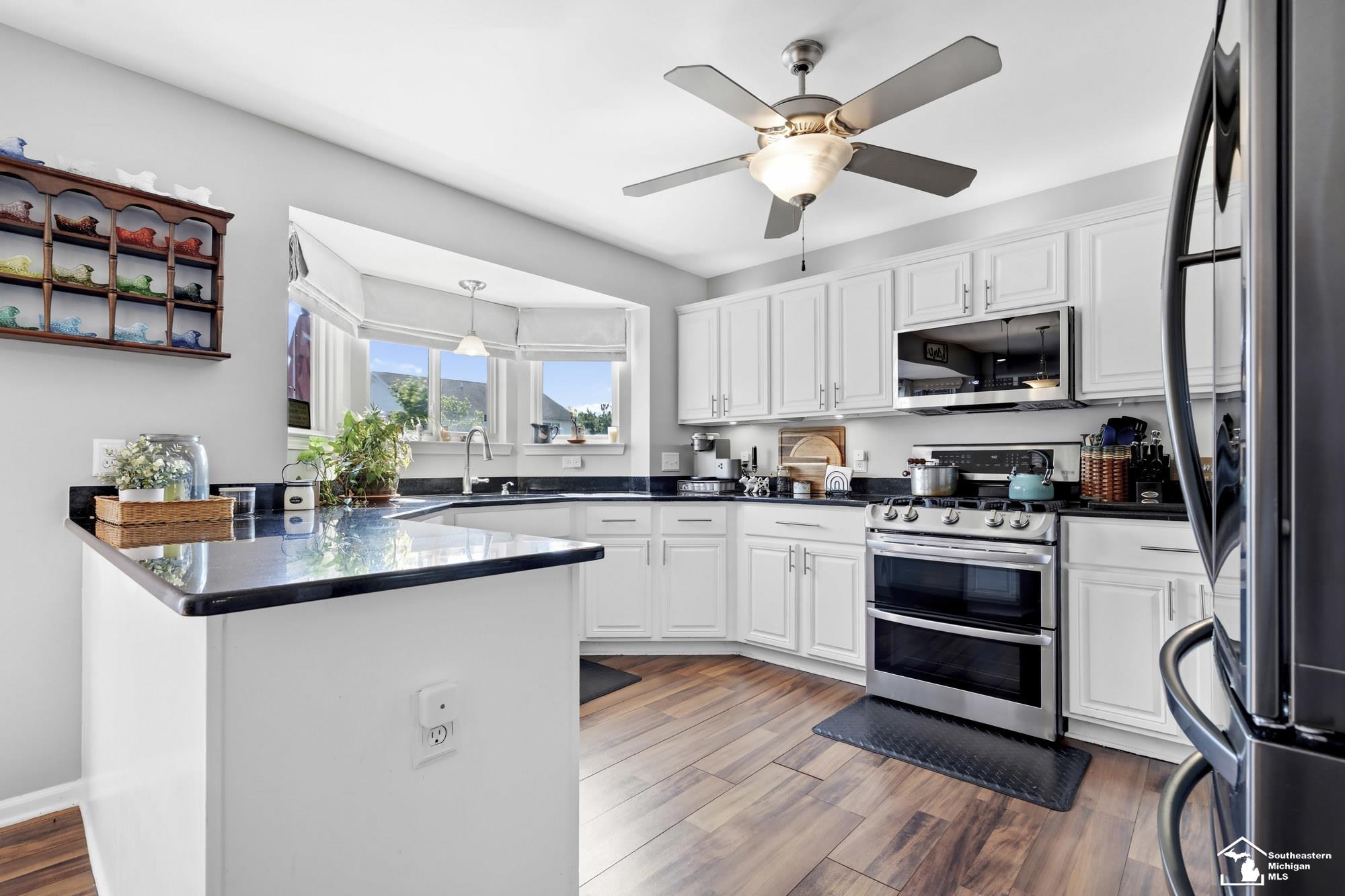 27012 Mary Court Property Photo 11
