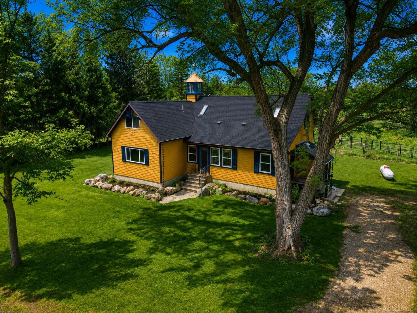 8839 Petz Road Property Photo 1