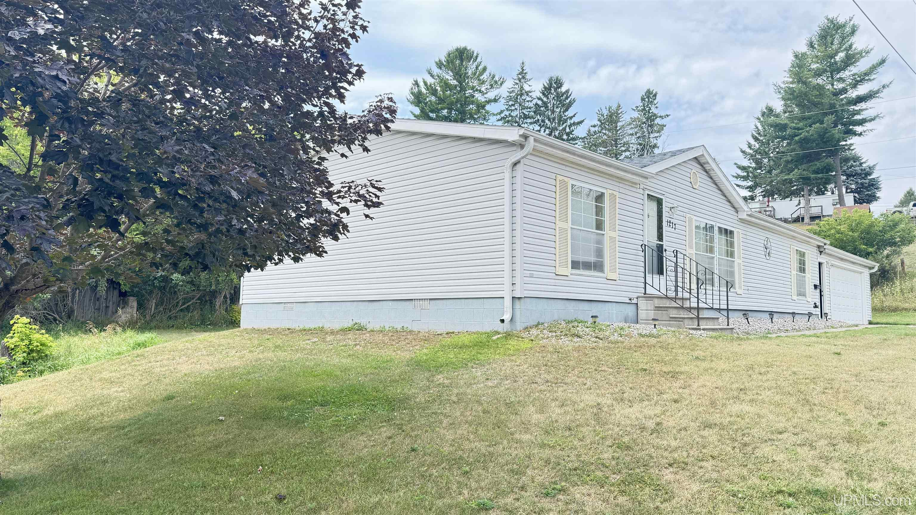 1217 Bluff Street Property Photo 3