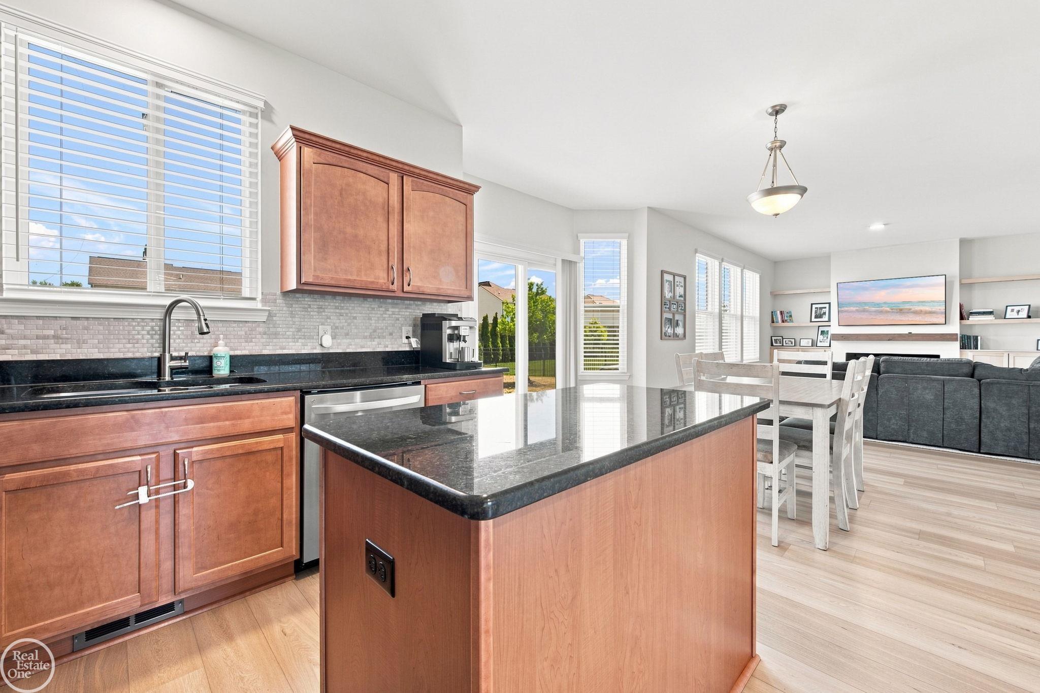 49720 E Central Park Property Photo 10