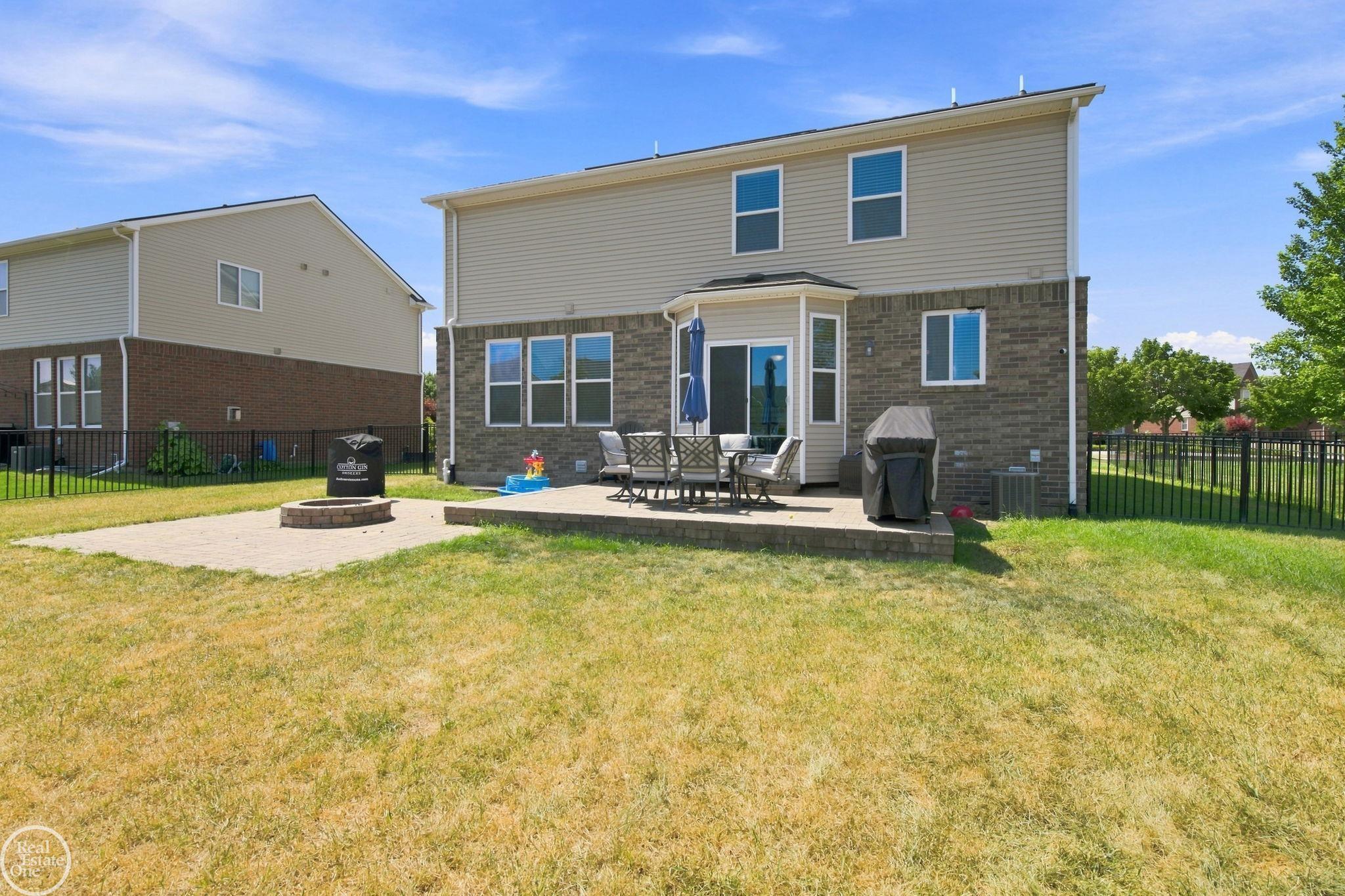 49720 E Central Park Property Photo 30