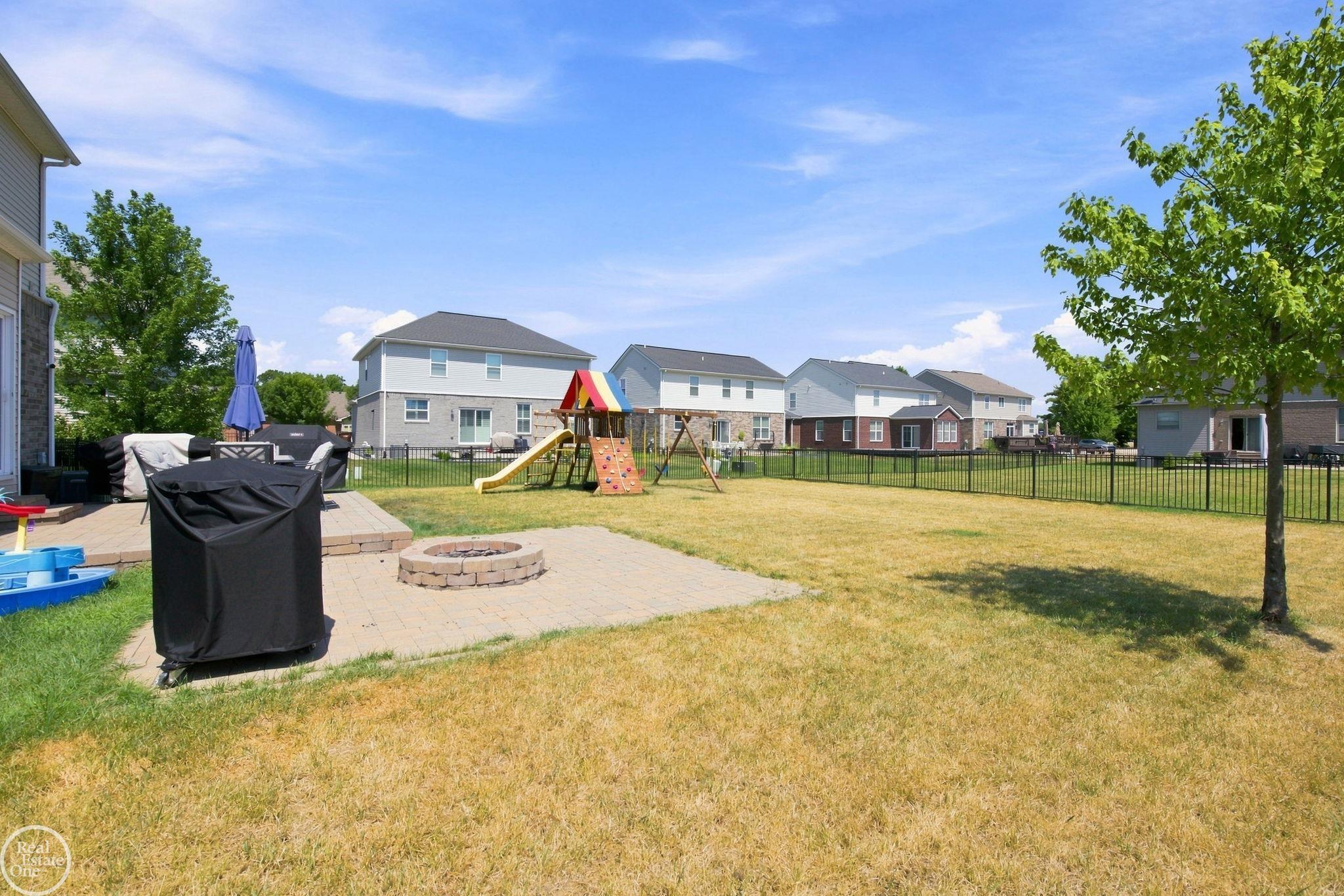 49720 E Central Park Property Photo 31