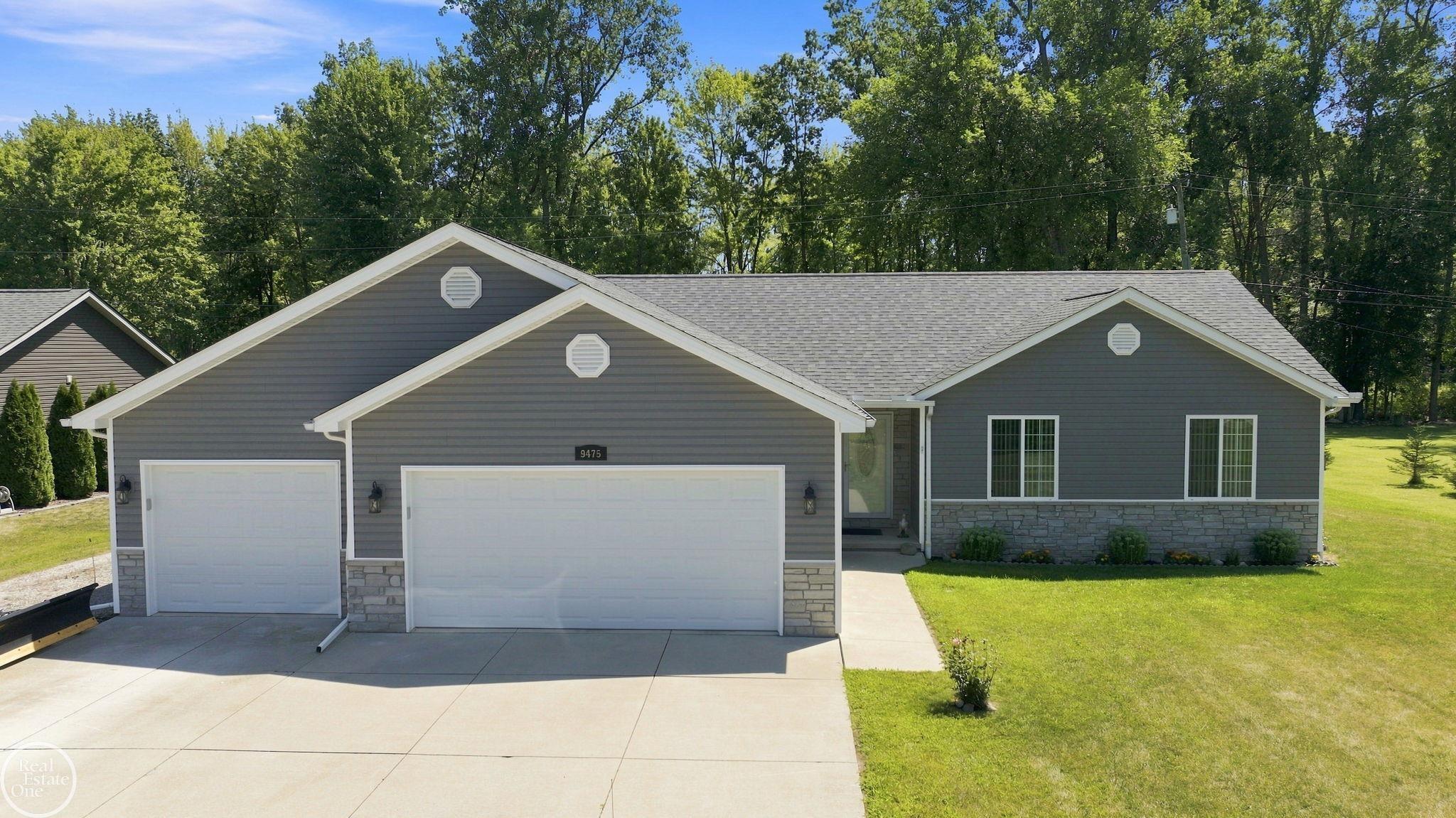 9475 Folkert Road Property Photo 1
