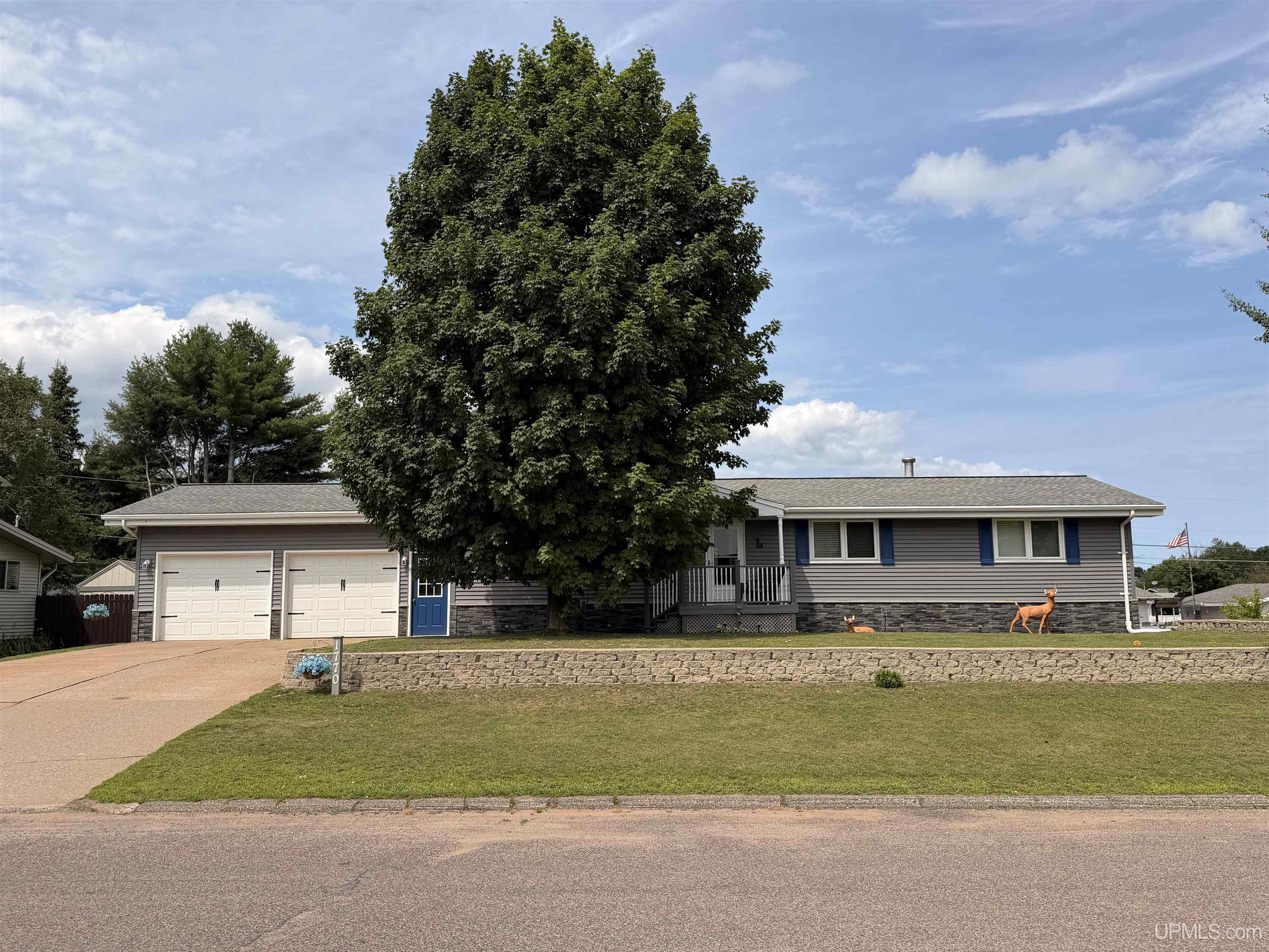 1770 Glenwood Lane Property Photo 1