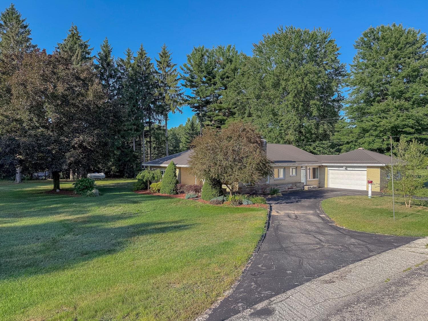 3999 N Castor Road Property Photo 2