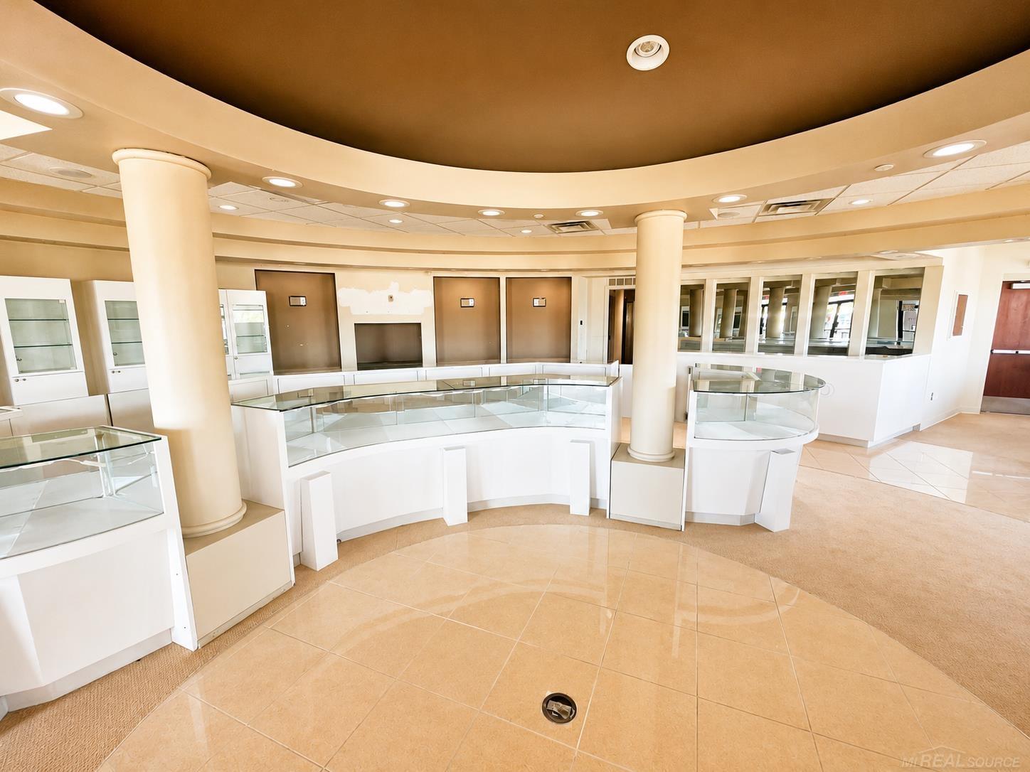 13810 Lakeside Circle Property Photo 3