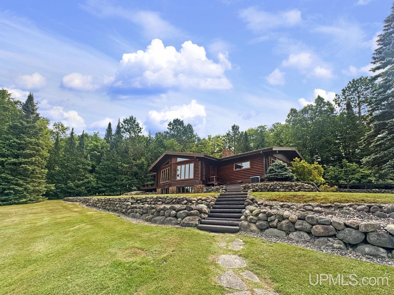 189 E Park Drive Property Photo 1