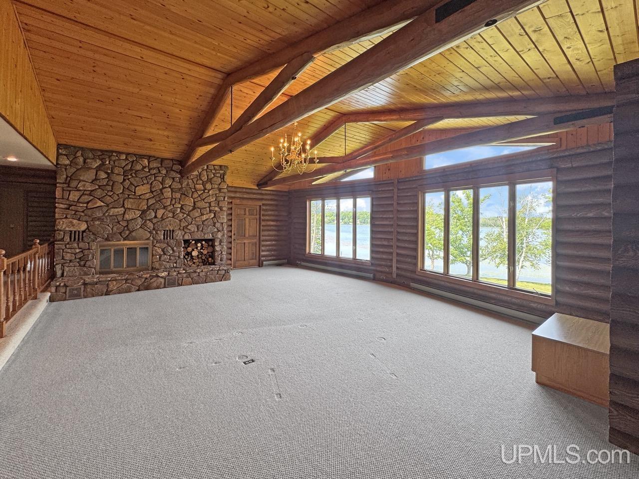 189 E Park Drive Property Photo 6