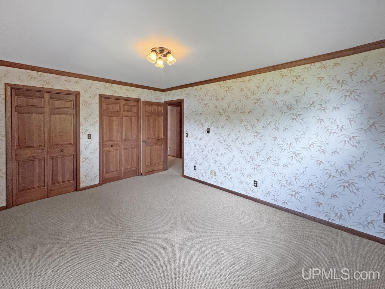189 E Park Drive Property Photo 18