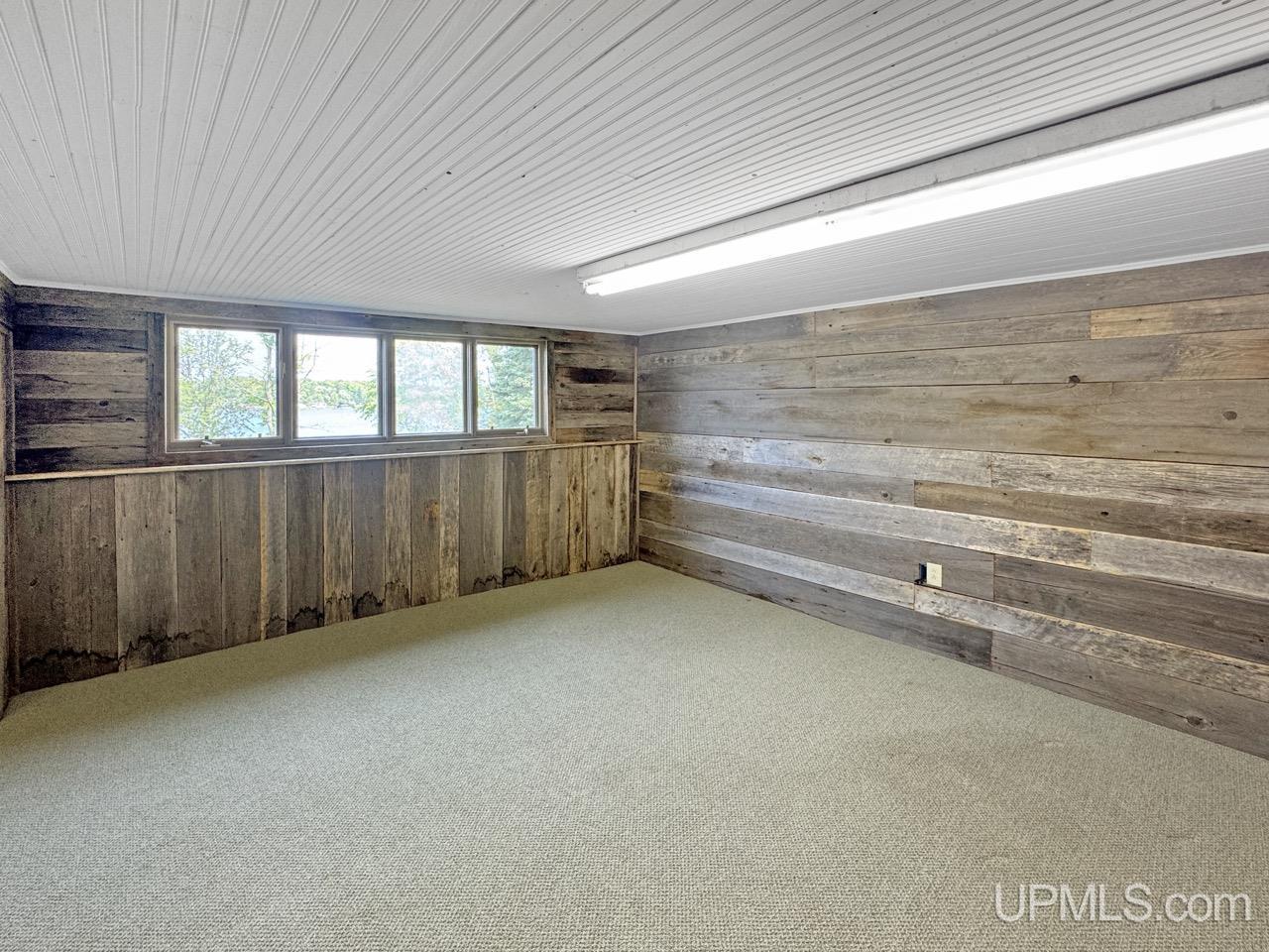 189 E Park Drive Property Photo 38