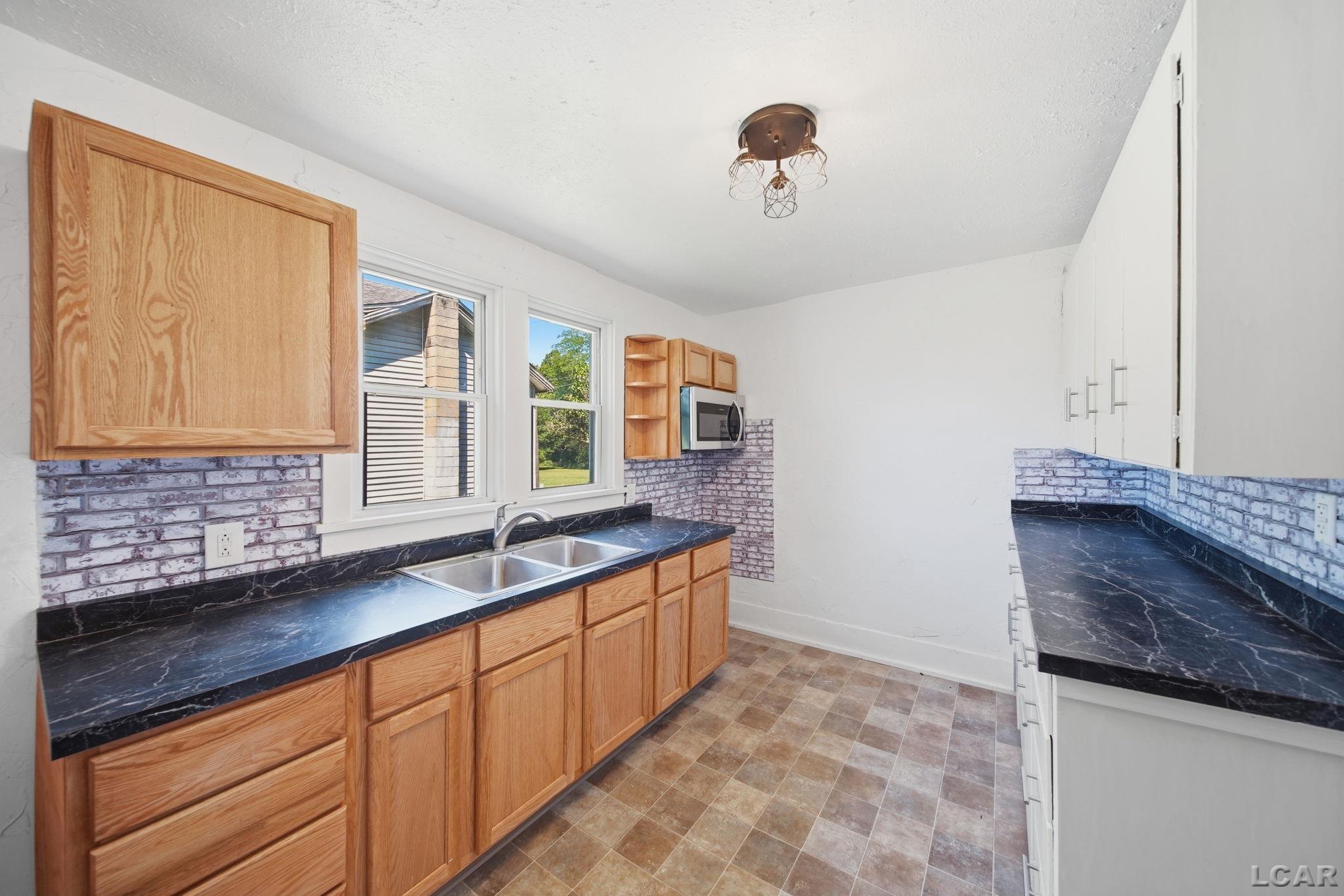 233 W Congress Street Property Photo 3