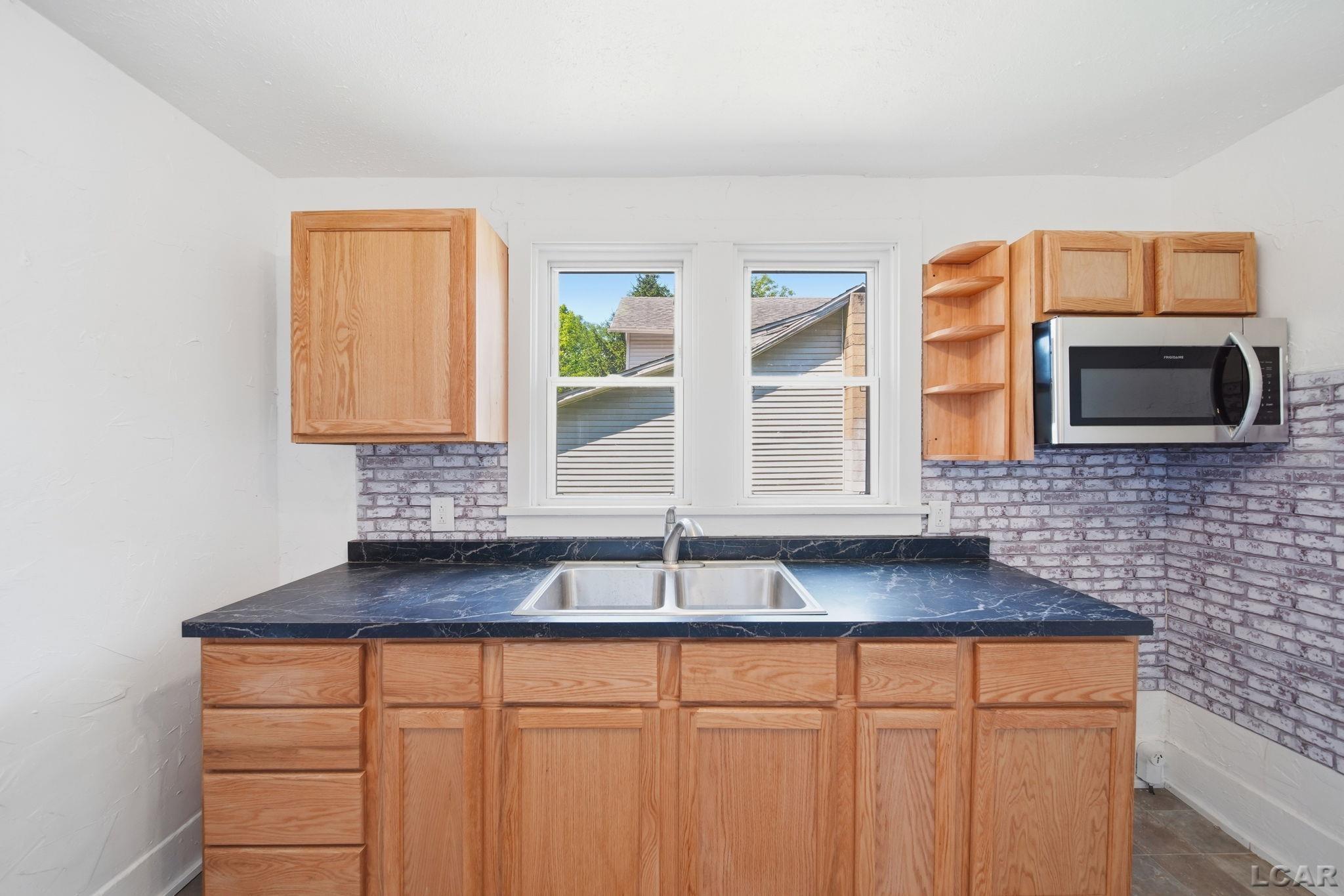 233 W Congress Street Property Photo 4