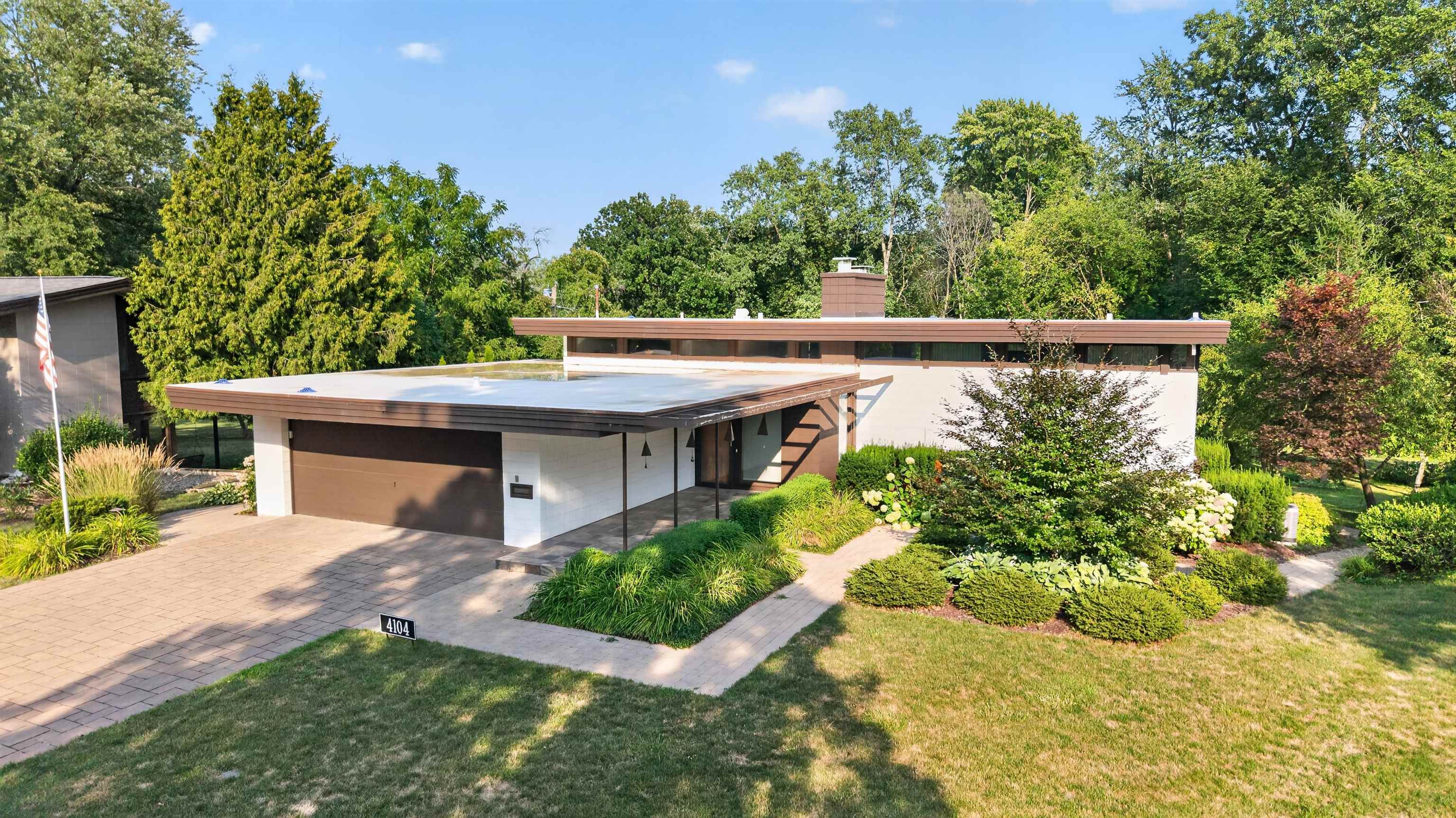 4104 Berkshire Court Property Photo 1