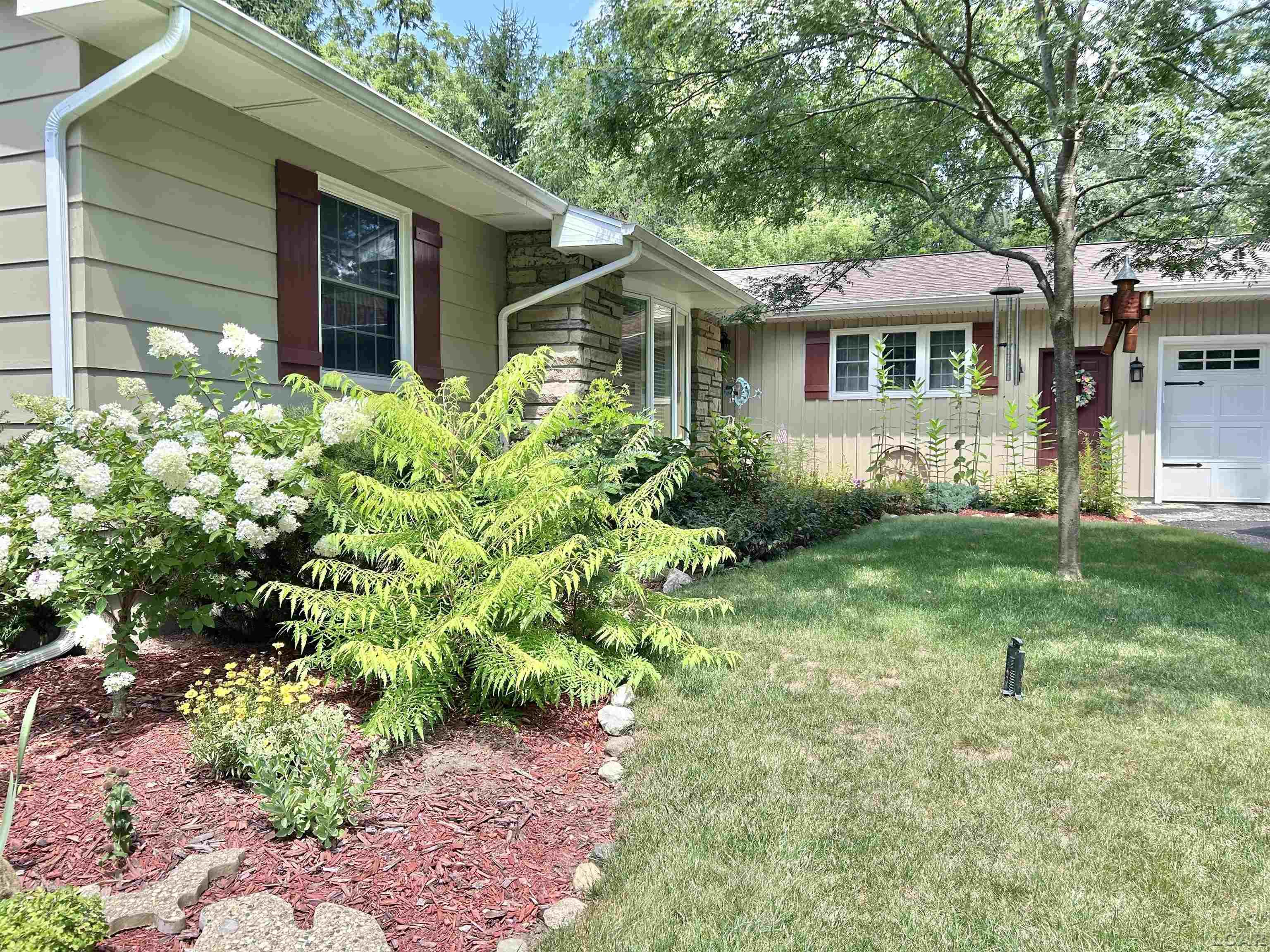 1719 Southgate Court Property Photo 2